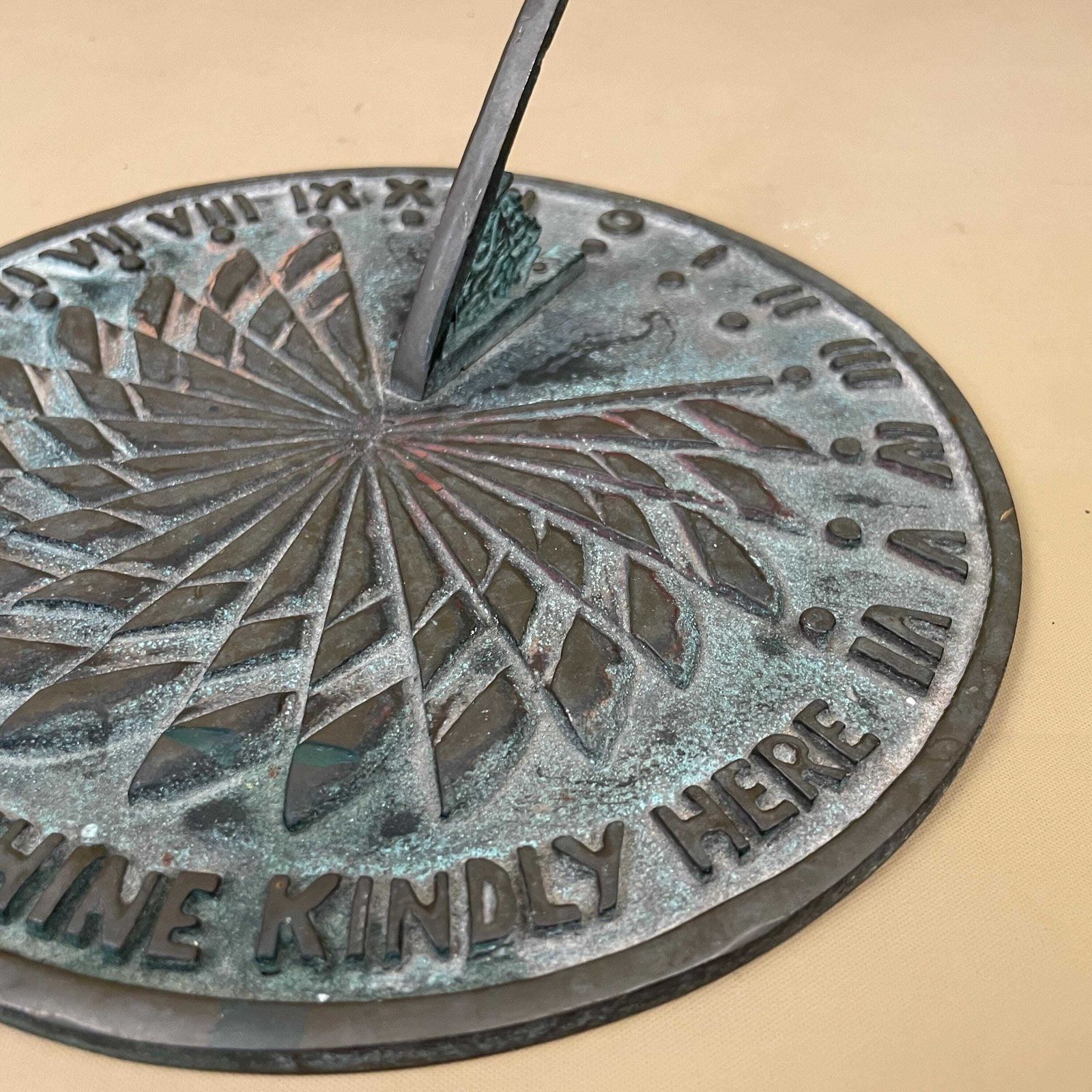 85.0 Antique Brass Gold Sun Dial Garden Metal Heavy Vintage Garden Decor Round Circular 21.7cm Weather Sundial Engraved Outdoor photo