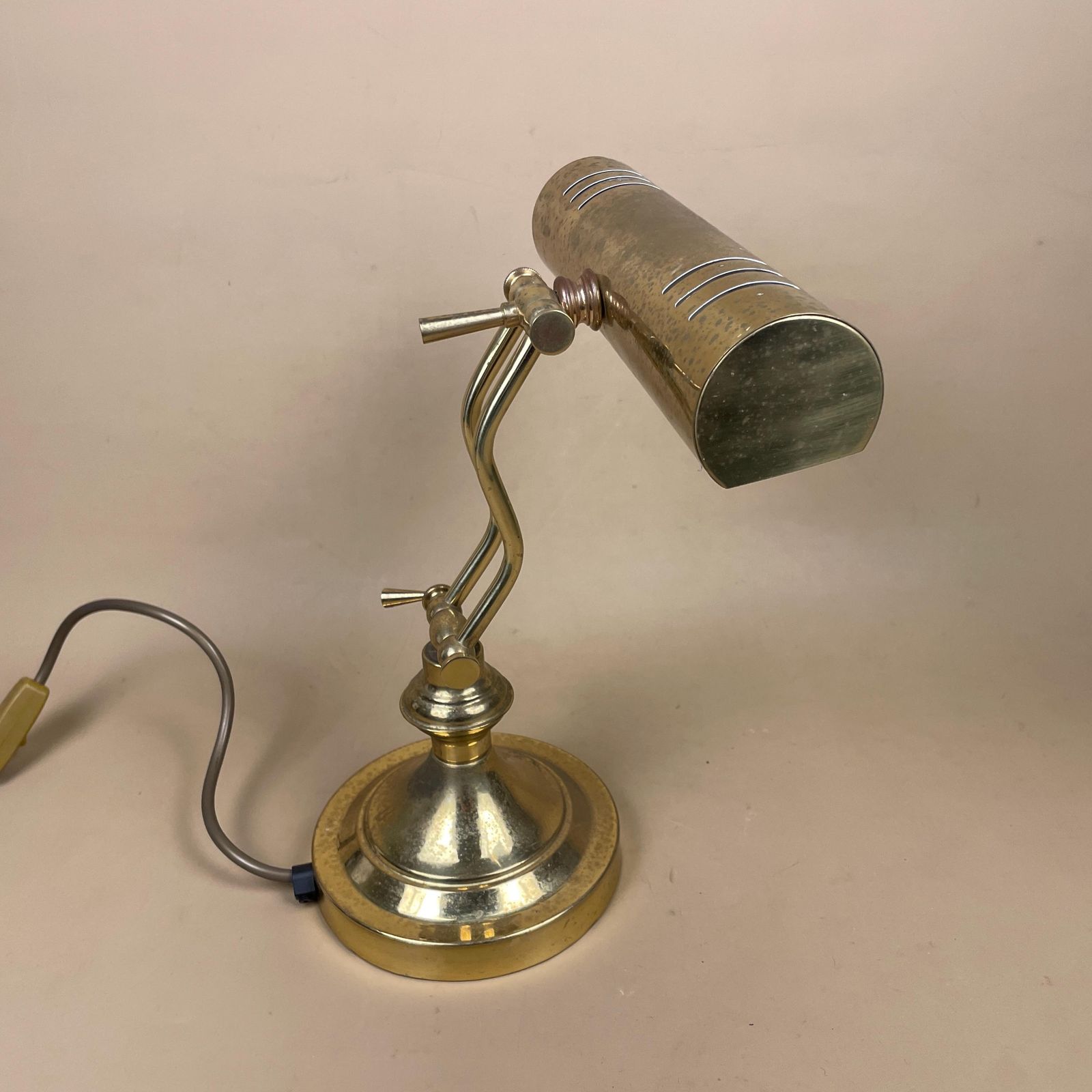 Banker's Lamp Executive Desk Light Gold Brass Metal Base Antique Library Reading Light Bedside Adjustable Round Base Side Vintage photo furniture
