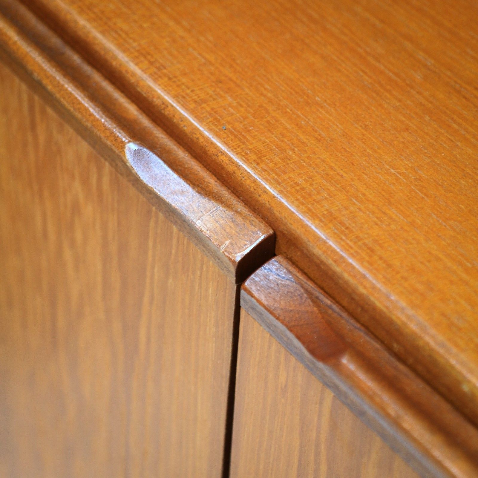 photo vintage Teak Mid Century Wall Unit By Morris Of Glasgow. 1970s Display Drinks Cabinet