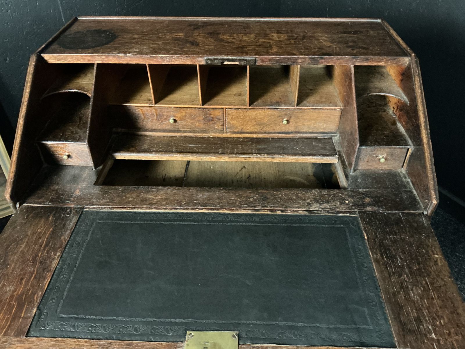 William And Mary Oak Bureau, 1700s photo vinterior