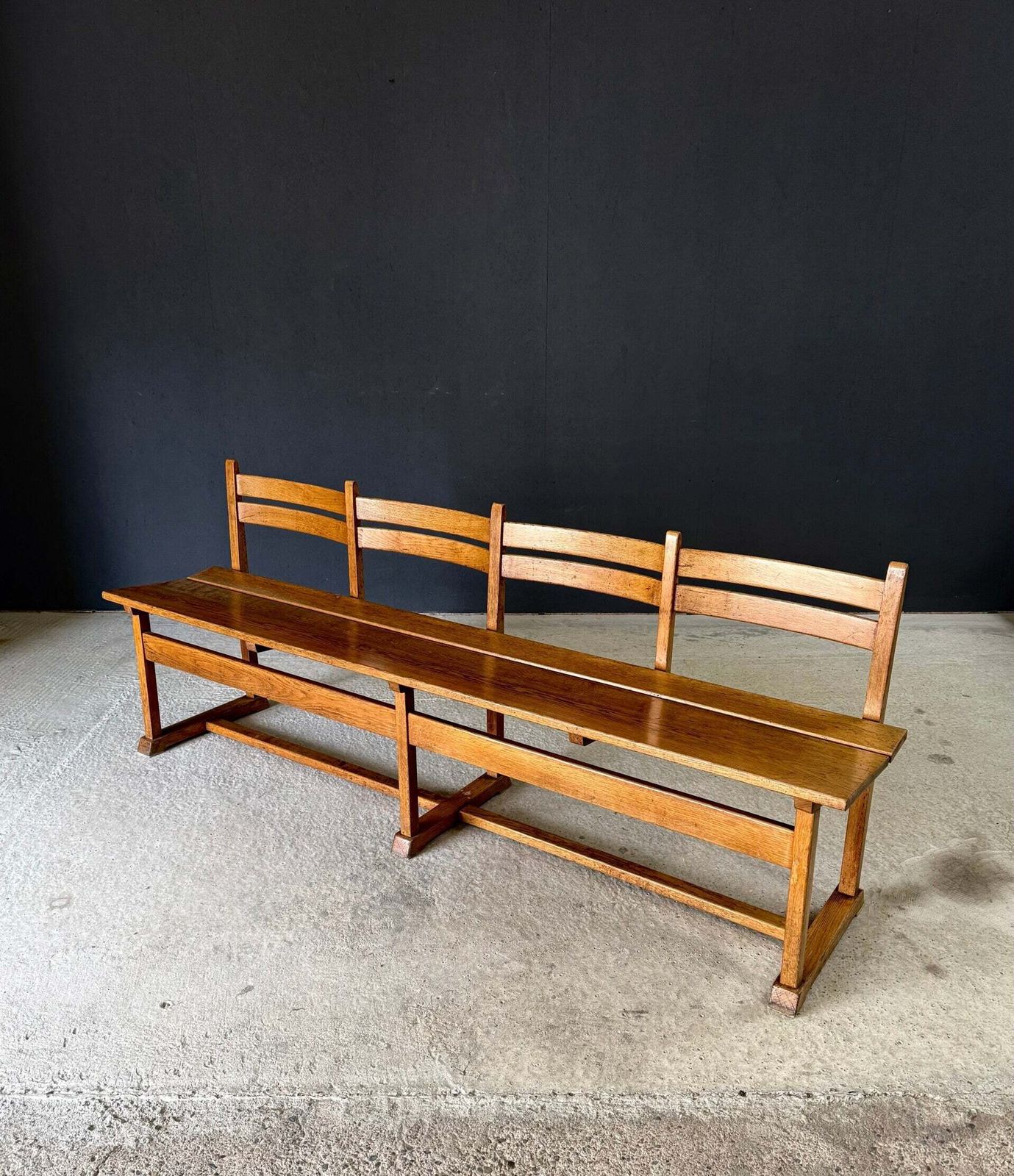 Mid-Century Handcrafted Design Eikenhouten Bank met 4 Zitplaatsen, jaren 1950, België photo furniture
