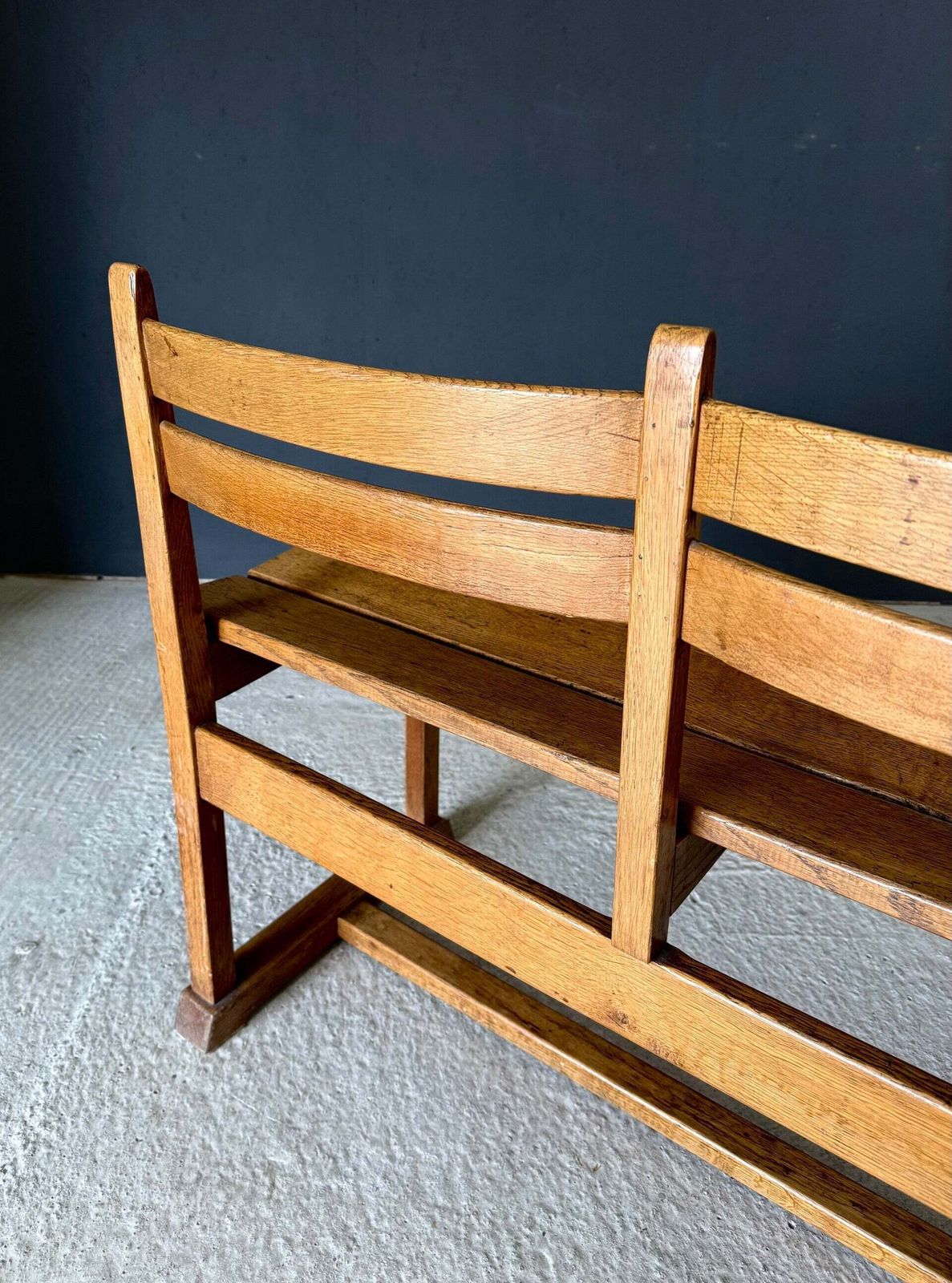 photo buy Mid Century Handcrafted Design Eikenhouten Bank Met 4 Zitplaatsen, Jaren 1950, België