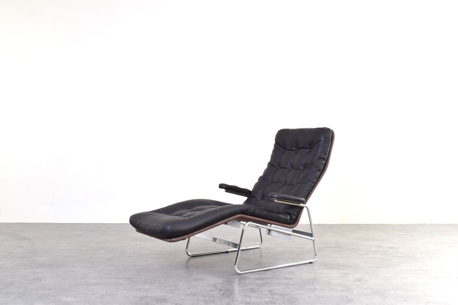 Bauhaus Leather And Chrome Model Fenix Chaise Lounge By Sam Larsson For Dux photo furniture