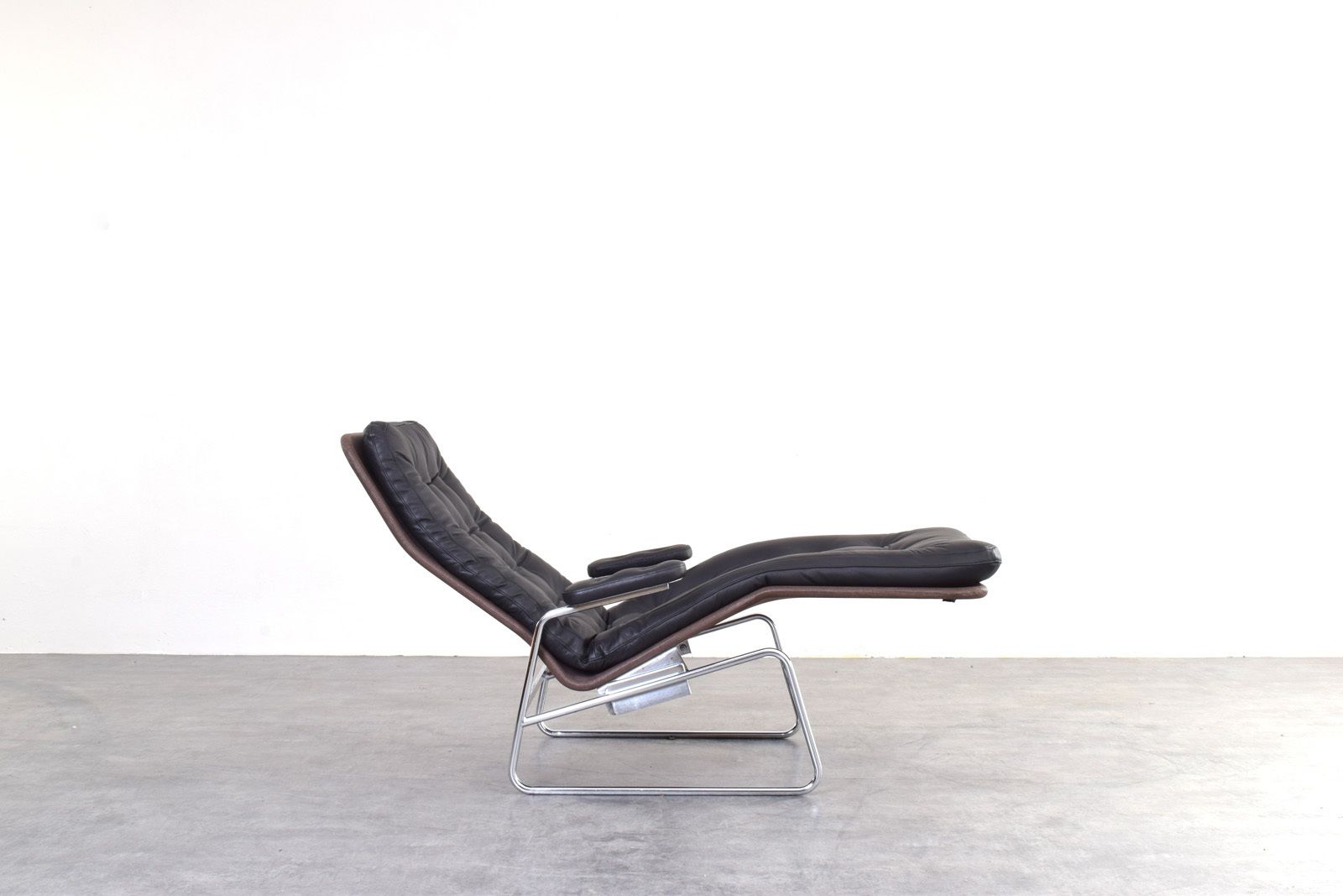 Bauhaus Leather And Chrome Model Fenix Chaise Lounge By Sam Larsson For Dux photo Furniture