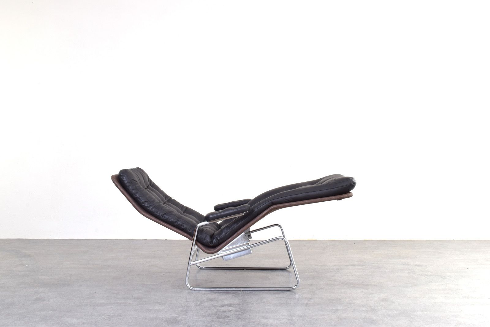 Bauhaus Leather And Chrome Model Fenix Chaise Lounge By Sam Larsson For Dux photo 4650.0