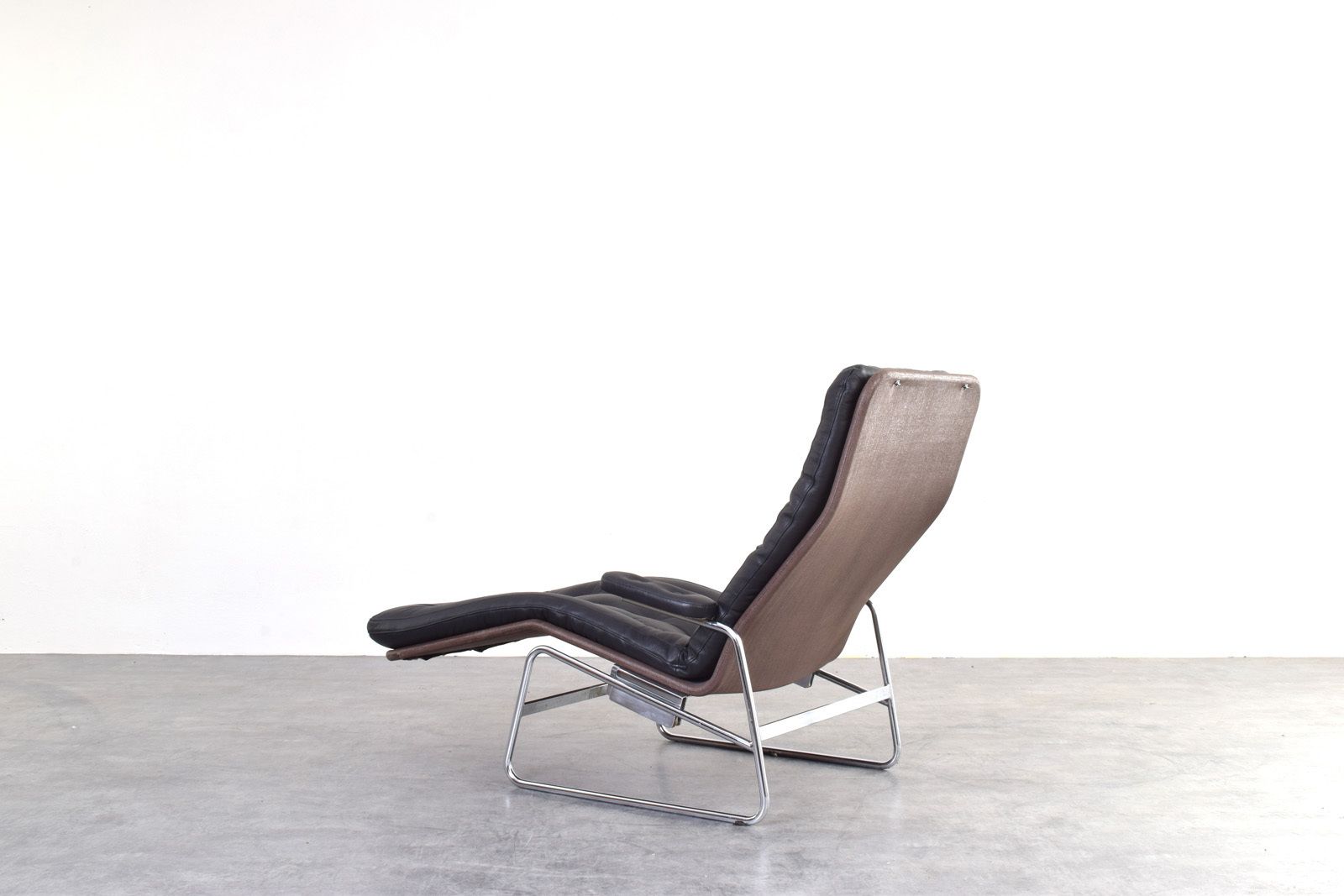 Bauhaus Leather And Chrome Model Fenix Chaise Lounge By Sam Larsson For Dux photo vintage