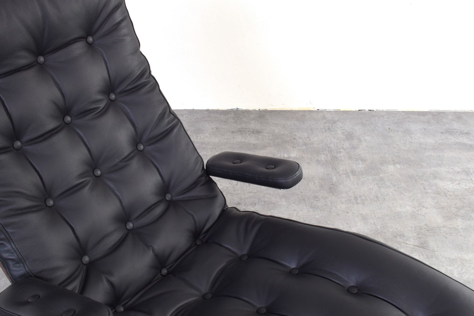 photo vintage Bauhaus Leather And Chrome Model Fenix Chaise Lounge By Sam Larsson For Dux