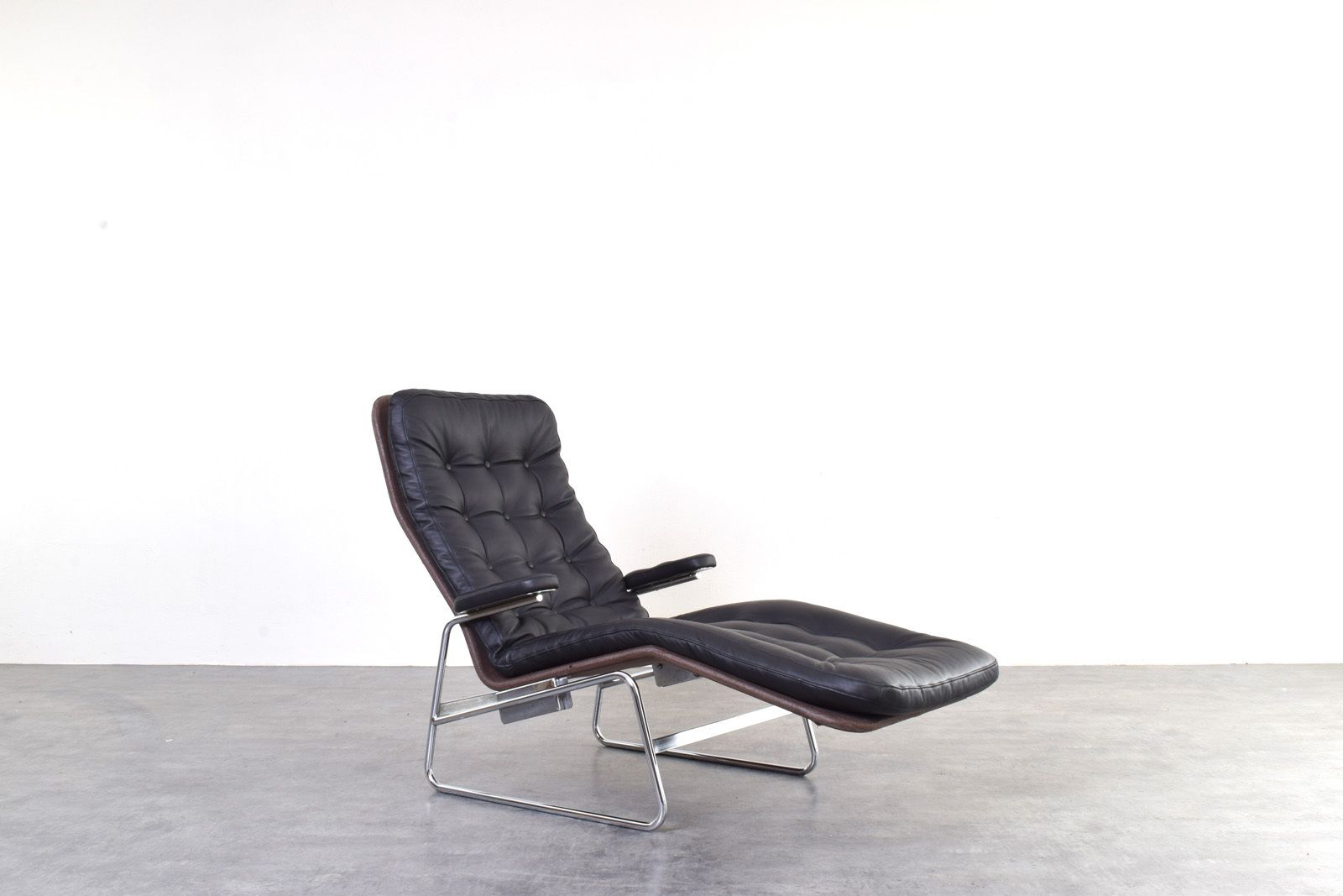 Bauhaus Leather And Chrome Model Fenix Chaise Longue By Sam Larsson For Dux