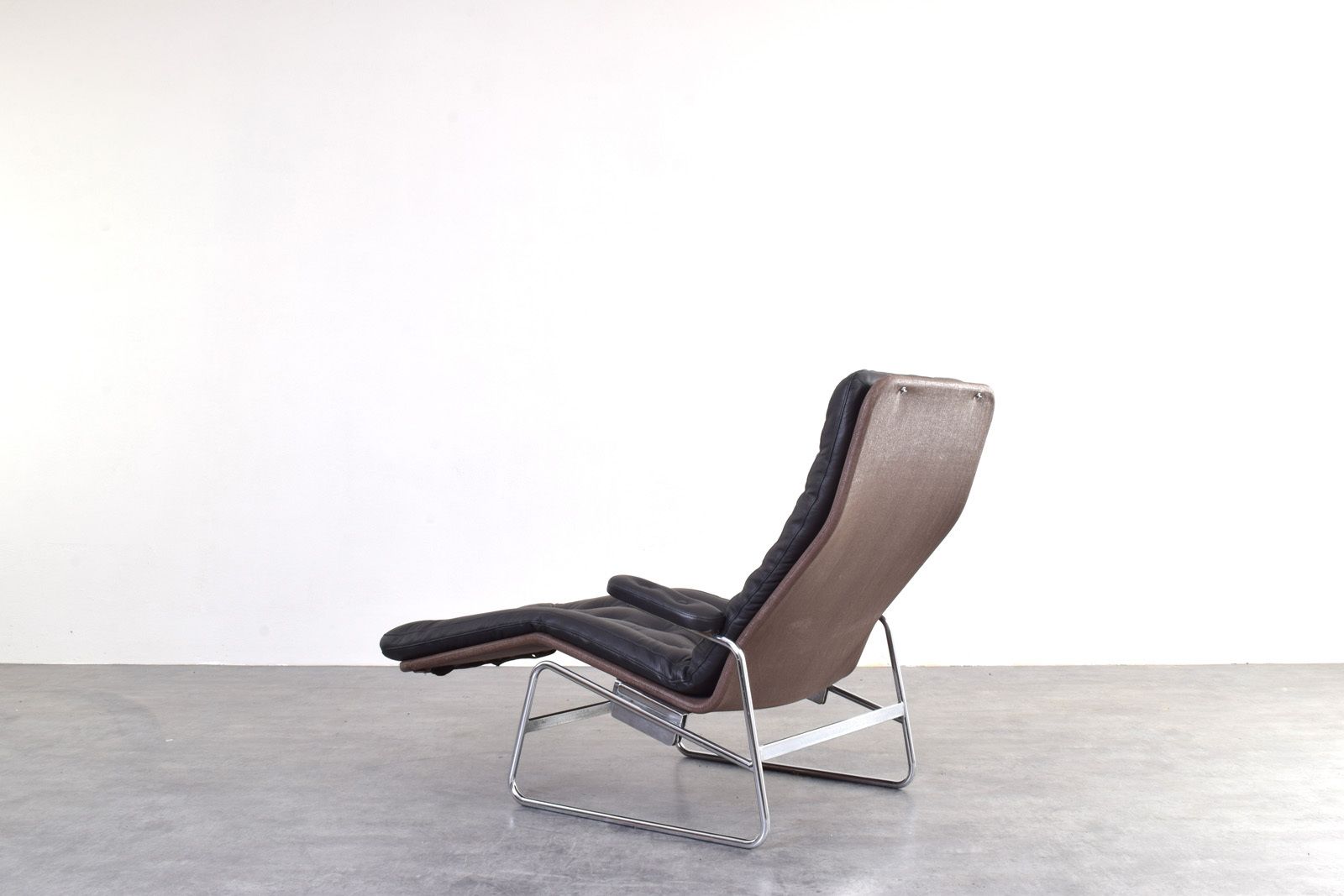 Bauhaus Leather And Chrome Model Fenix Chaise Longue By Sam Larsson For Dux photo vintage