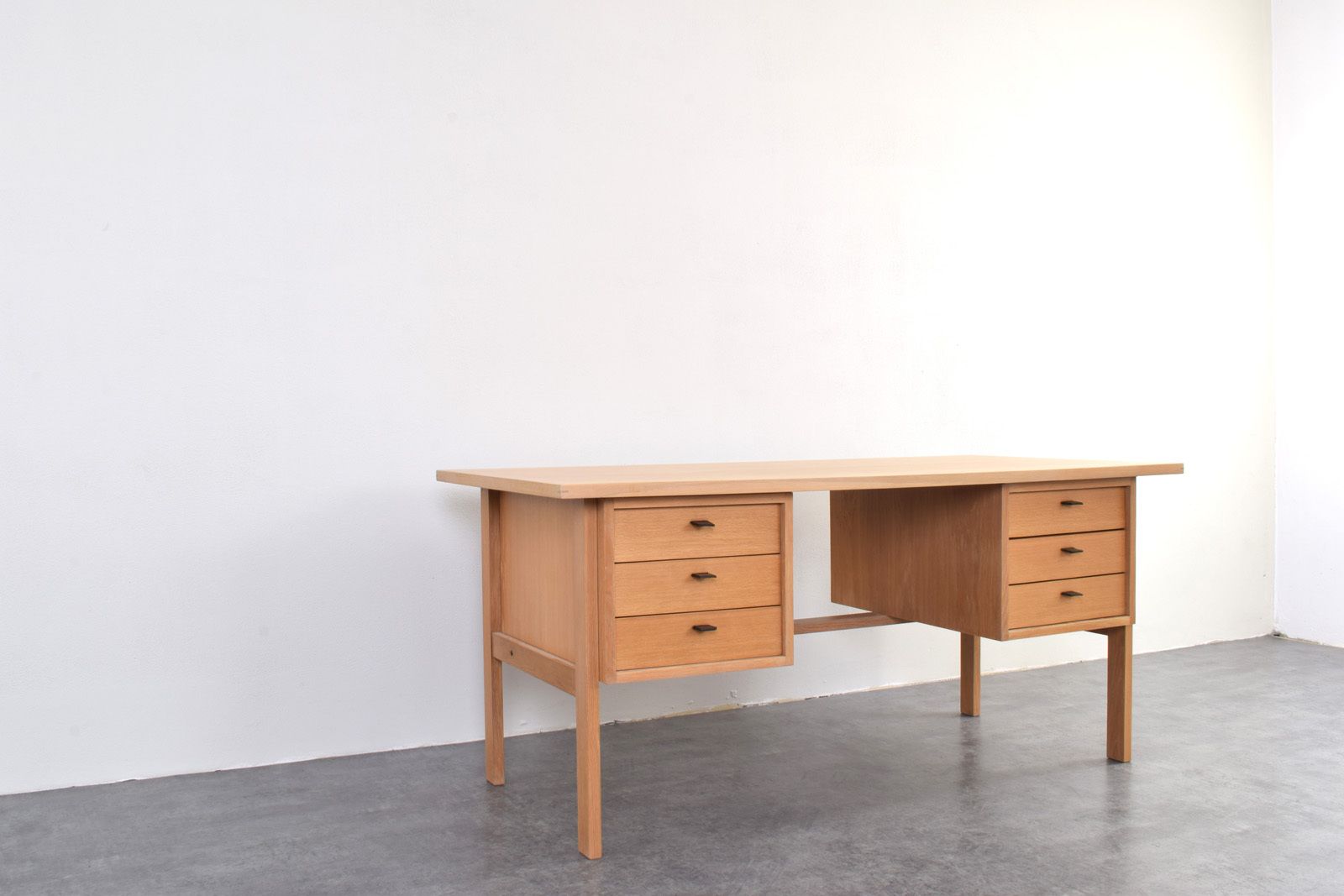 photo furniture Mid Century Oak Desk By Svend åge Madsen For Sigurd Hansen