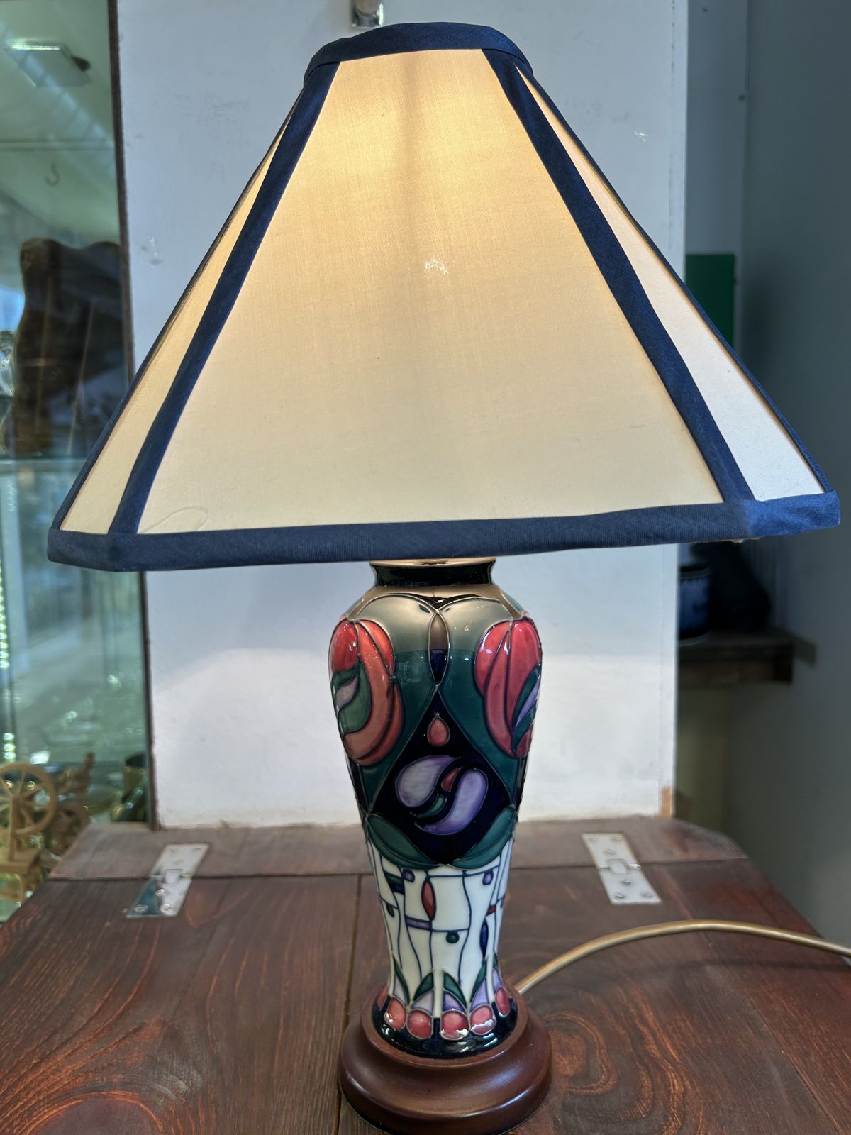 photo furniture Moorcroft Lamp Original Shade   Tribute To Charles Rennie Mackintosh Pat Tested