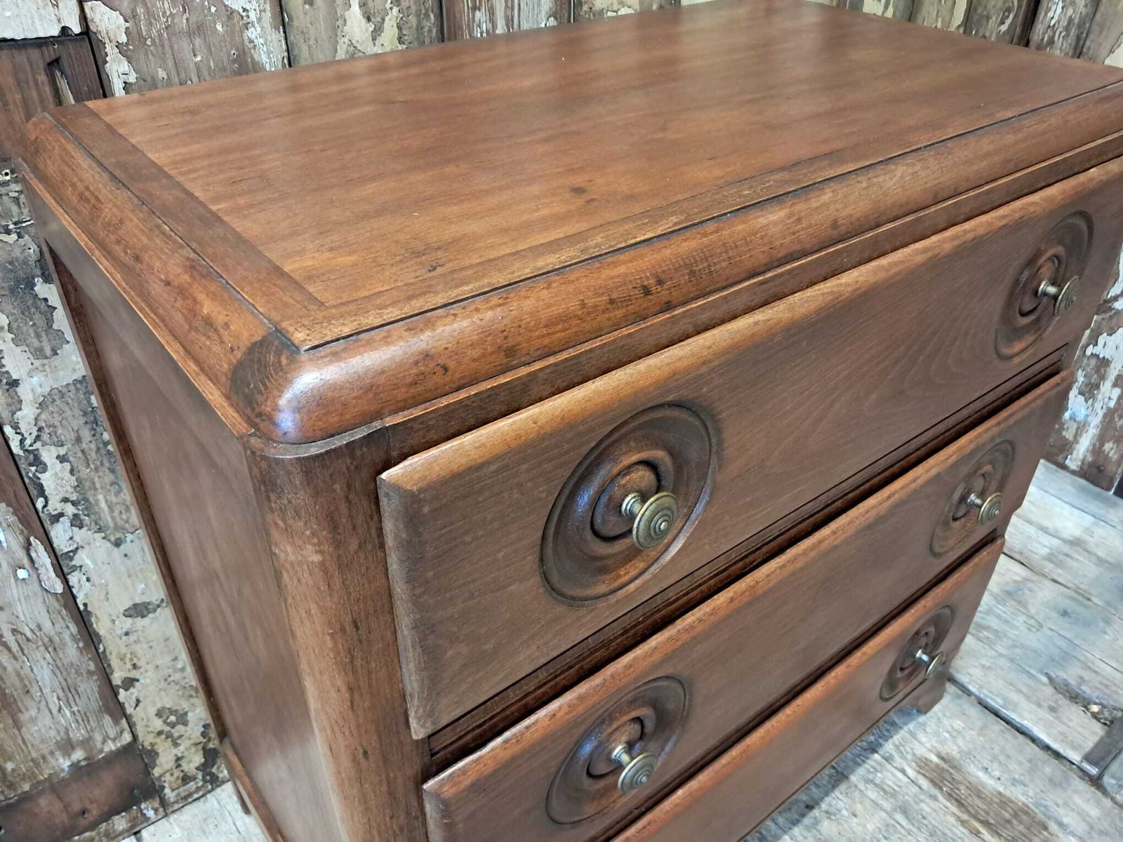 photo furniture Chest Of Drawers