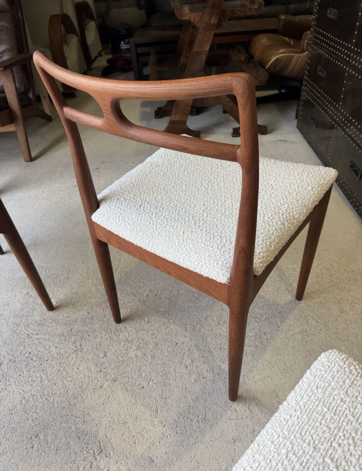 photo vinterior Set Of 6 Danish Teak Bow “Model 94" Johannes Andersen Dining Chairs Mid Century