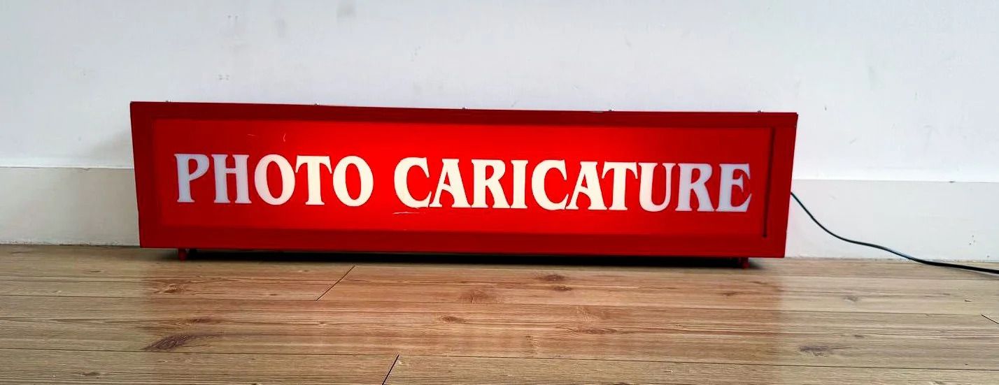 Vintage Illuminated Fairground Photo Caricature Light Box Sign. photo vinterior