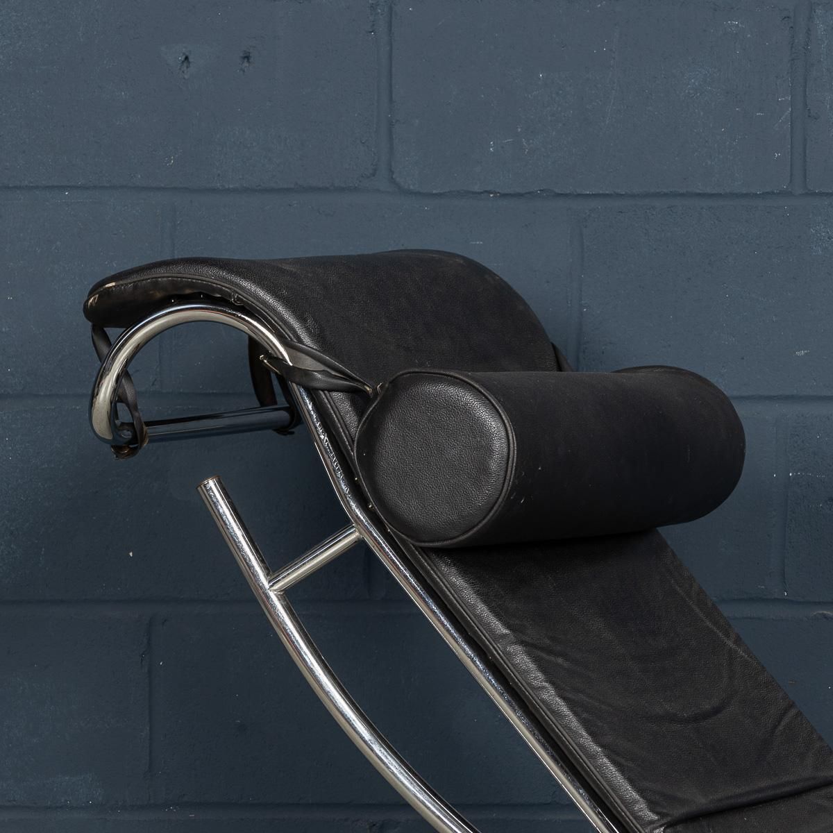 photo for sale 20th Century Italian Black Leather Chaise Lounge After Le Corbusier C.1980