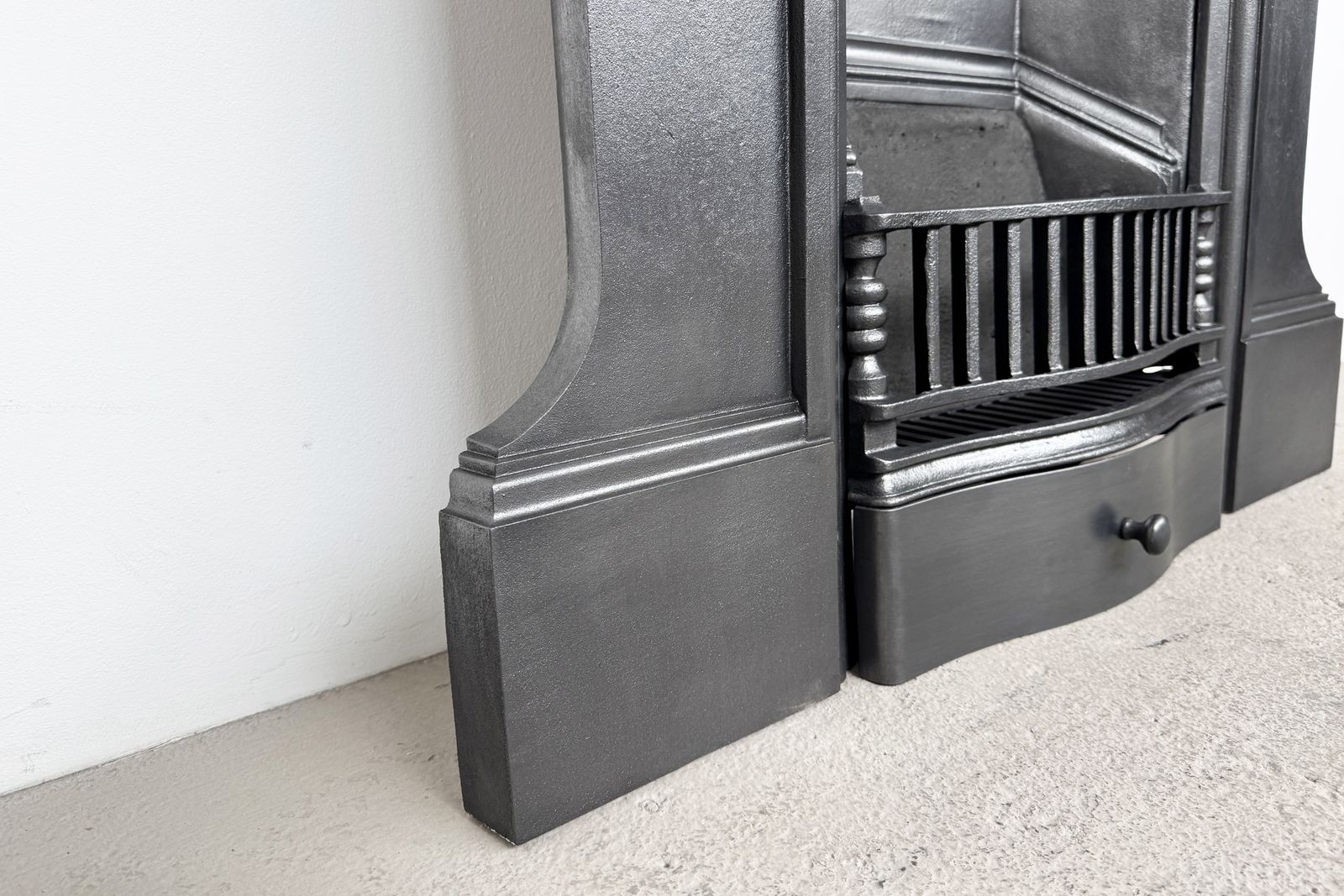 photo furniture Antique Edwardian Cast Iron Bedroom Fireplace