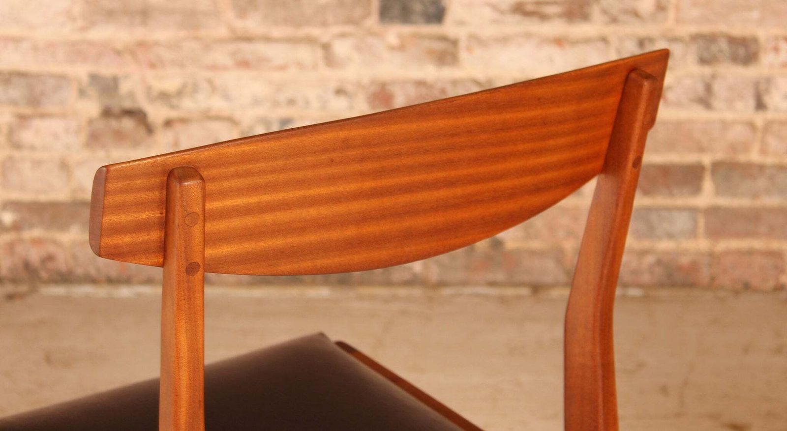 photo vintage Mid Century Teak And Mahogany Dining Table And 6 Chairs By McIntosh, Circa 1960s