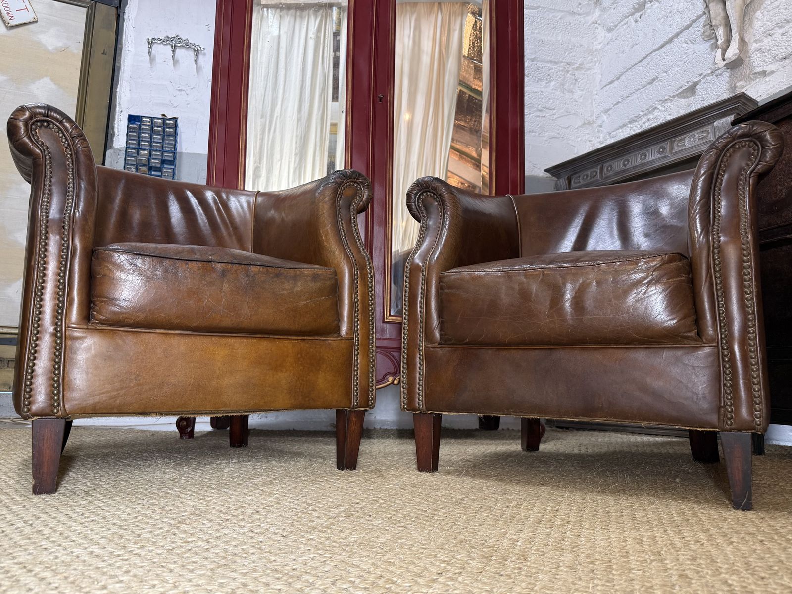 photo furniture Pair Of Leather Tub Armchairs Gentlemen’s Club Chairs