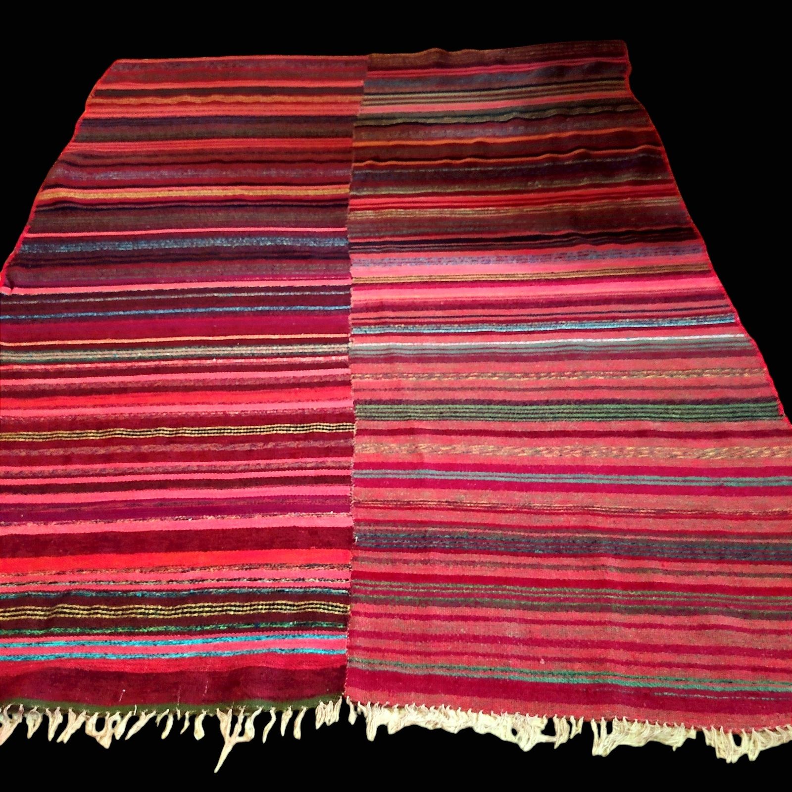 300.0 Mid Century traditioneel geweven loomkleed. photo