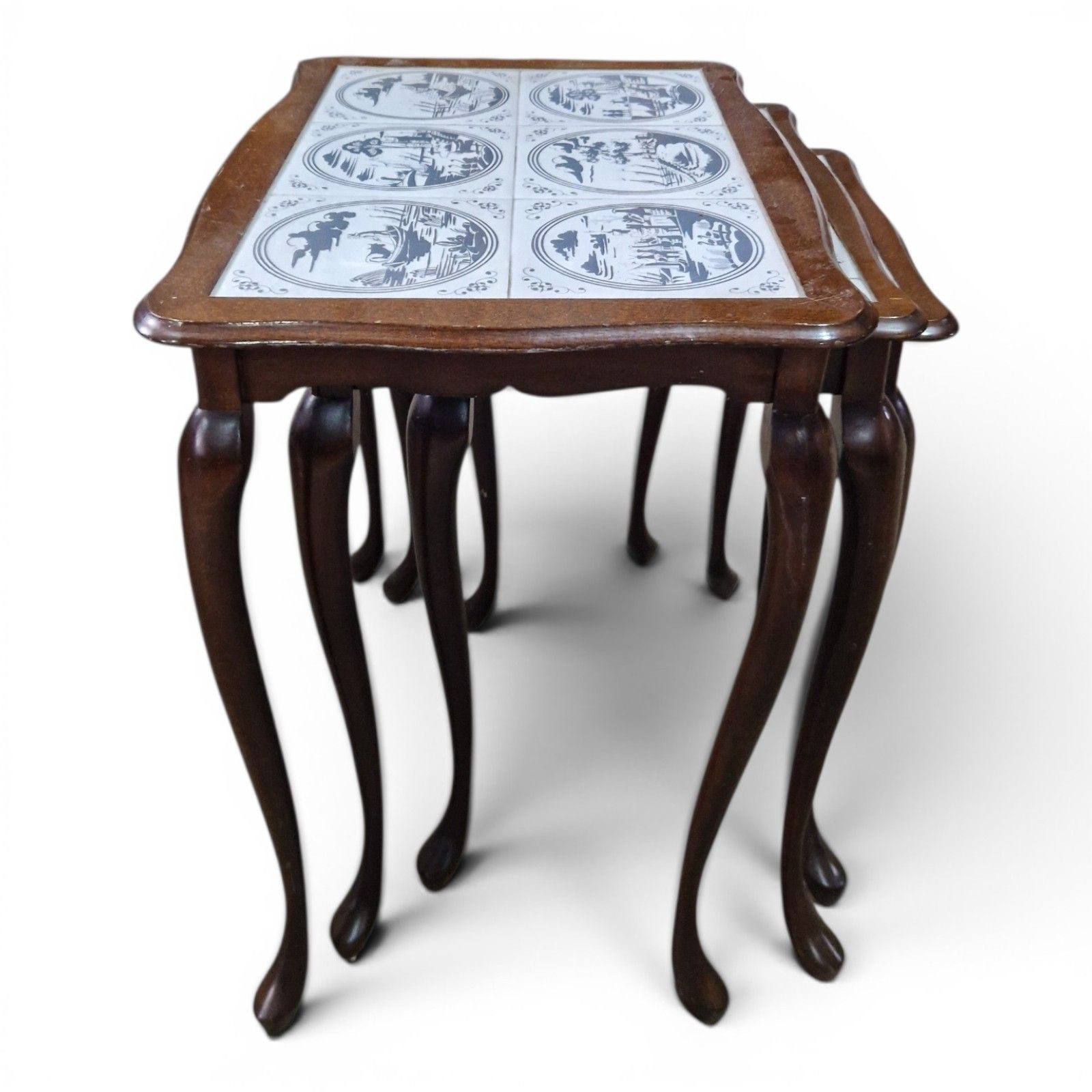 photo vintage Vintage Nest Of 3 Delft Style Tile Top Tables Queen Anne Style Retro Cottage