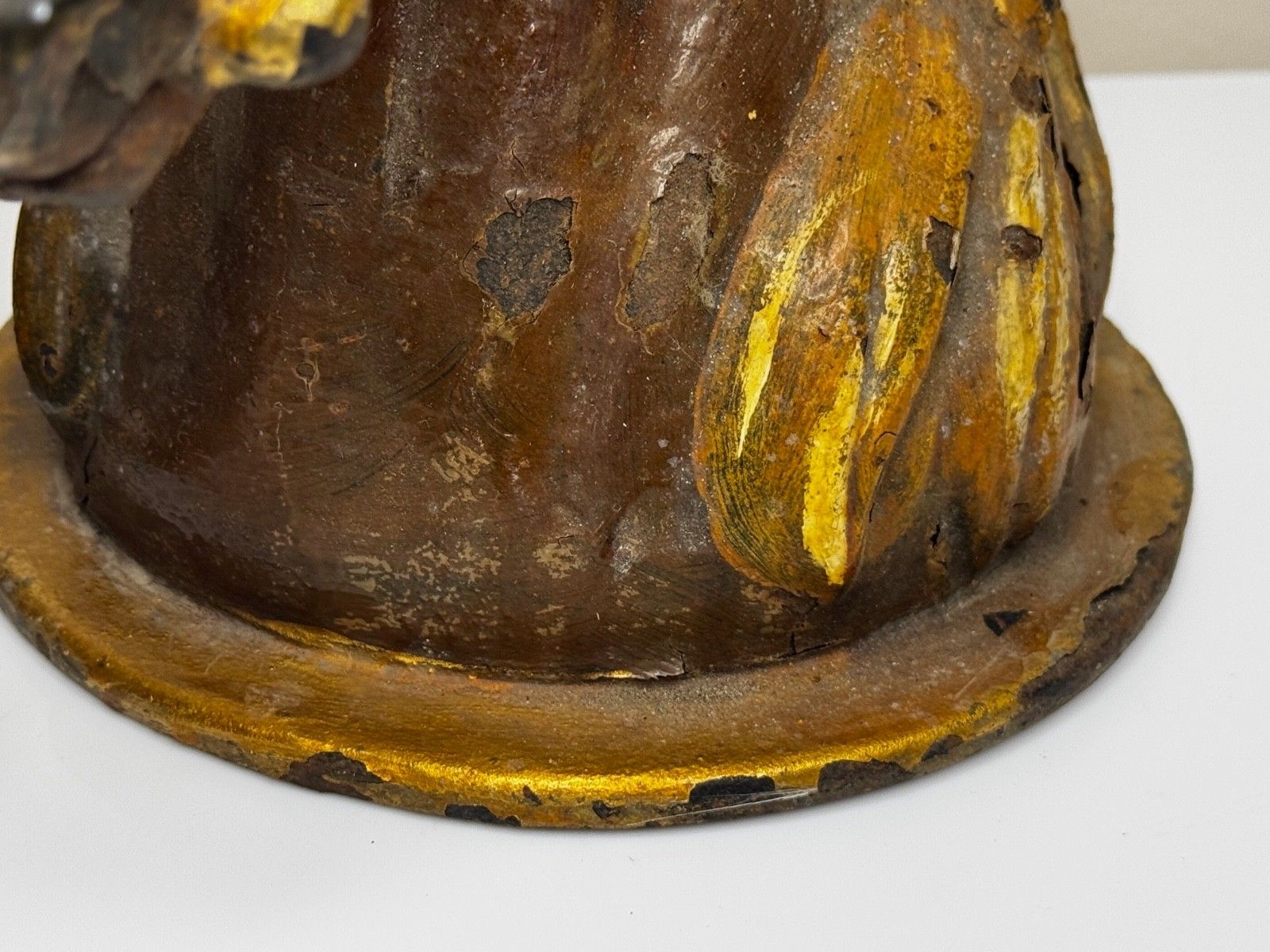 Paar paalbekroningen in de vorm van paardenhoofd, tuinpoort - toegeschreven aan Glasgow School, Macfarlane's Foundry photo vinterior