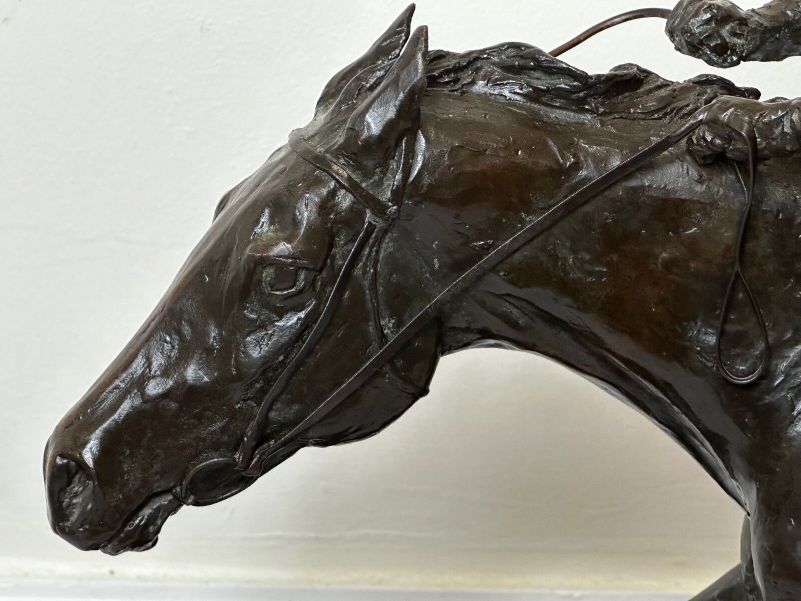 Bronzen renpaardsculptuur Dunfermline, jockey Willie Carson, door Phillip Blacker photo 9500.0