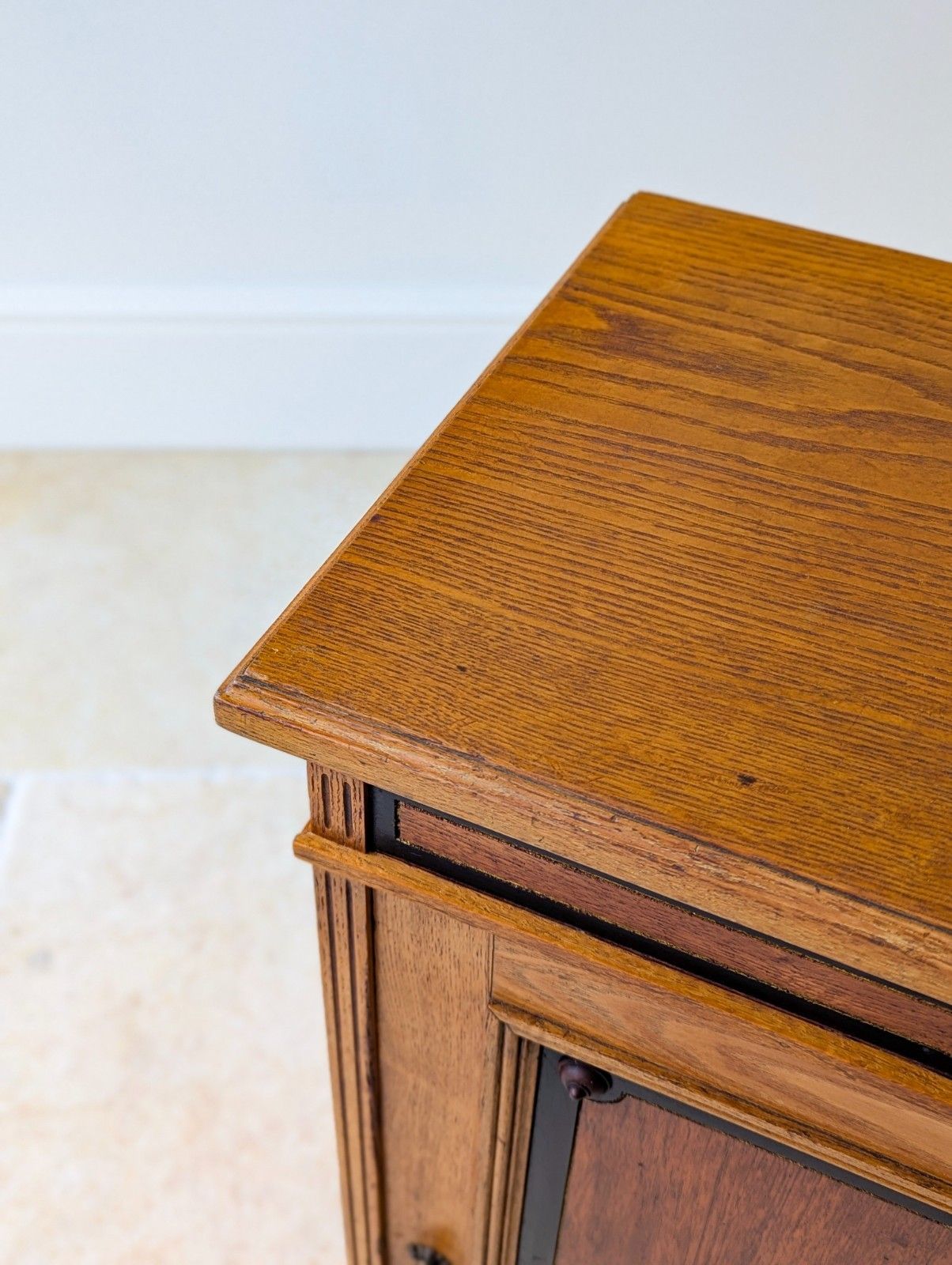 photo furniture Antique Victorian Oak Aesthetic Movement Bedside Cabinet C.1890