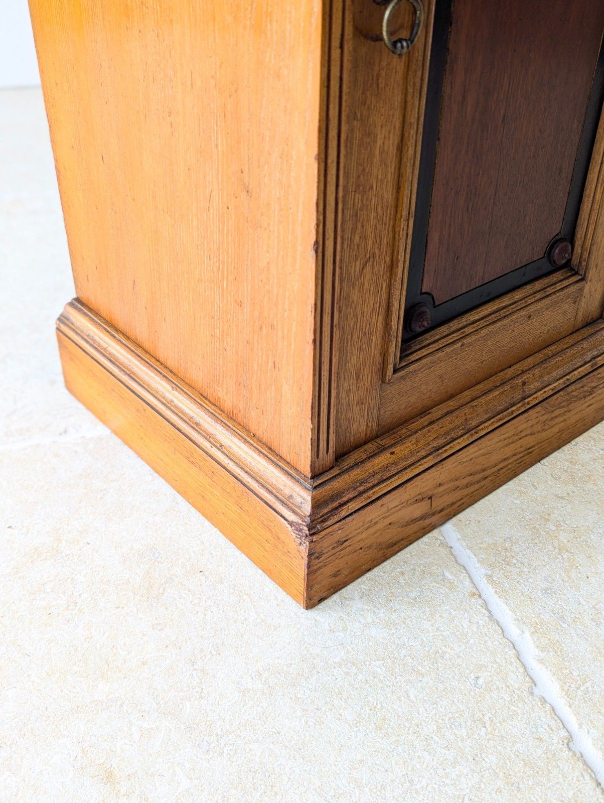 photo vinterior Antique Victorian Oak Aesthetic Movement Bedside Cabinet C.1890