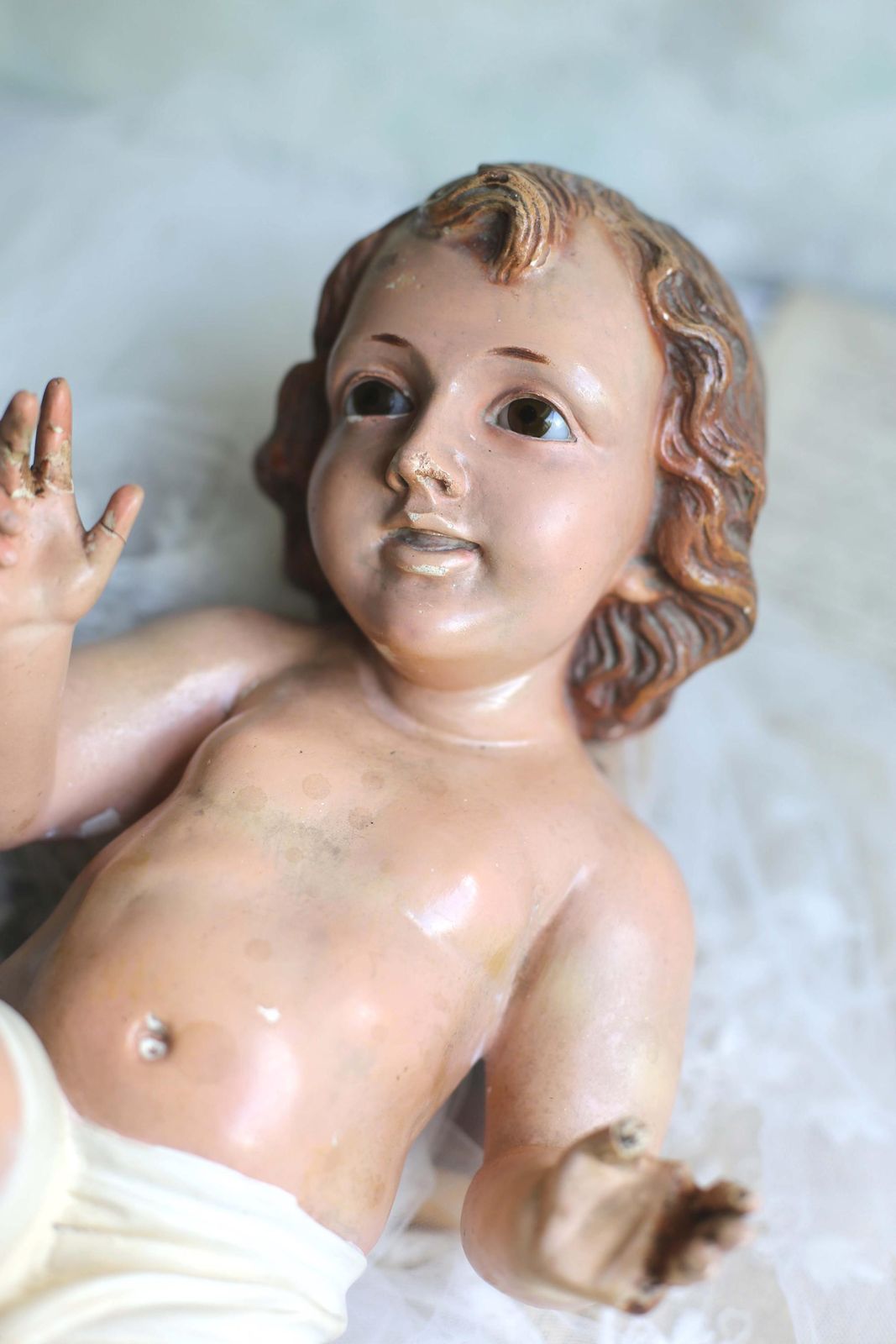 Home Decor Large Antique Baby Jesus With Glass Eyes Spanish Creche Statue Plaster Infant Christ Figurine For Nativity Scene photo