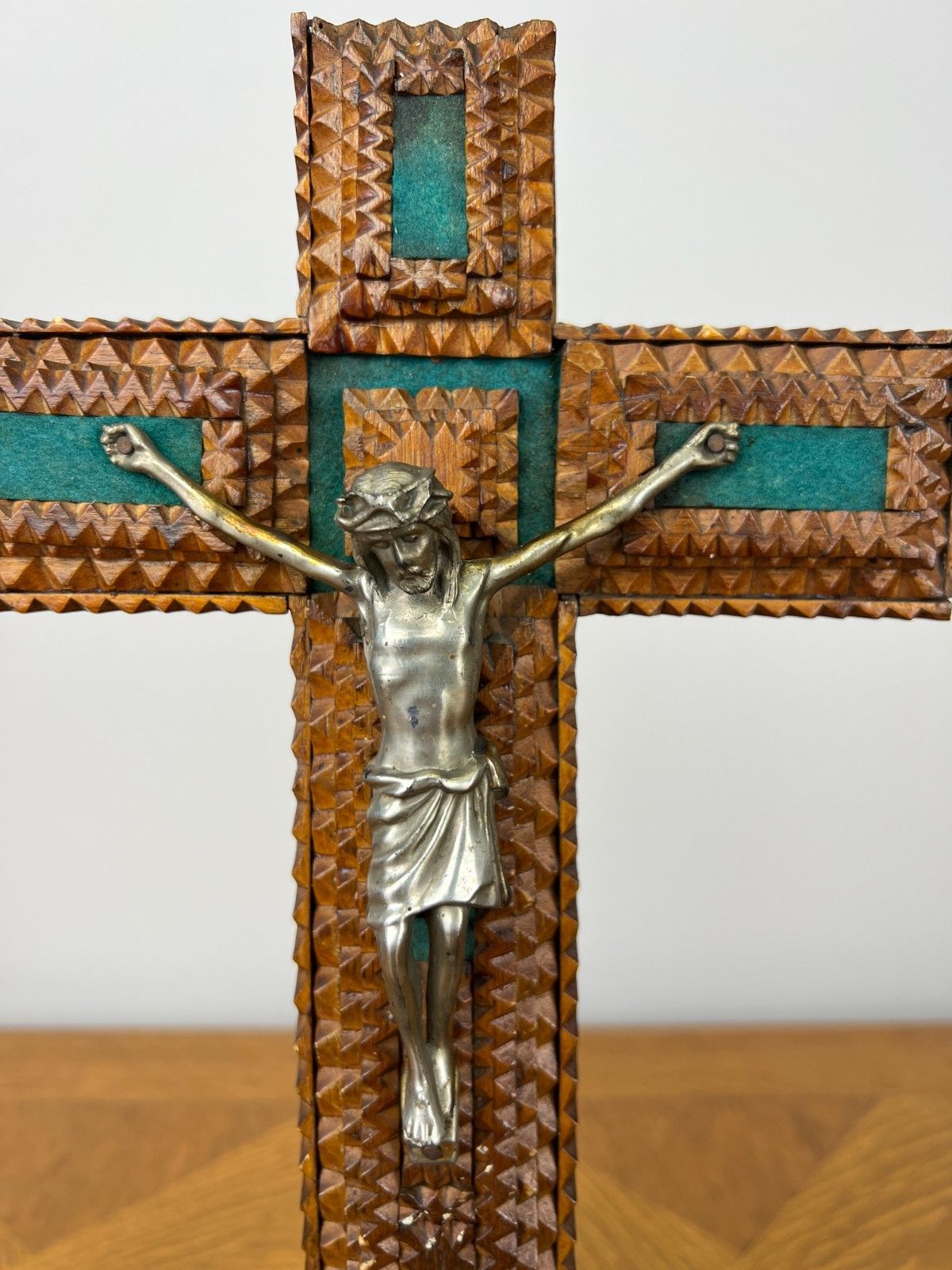 Crucifix Vintage French Style Walnut Religious Cross Metal Figurine Lot 6051 photo 99.0