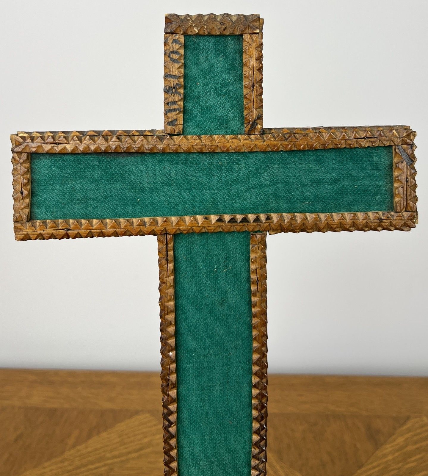 photo vinterior Crucifix Vintage French Style Walnut Religious Cross Metal Figurine Lot 6051