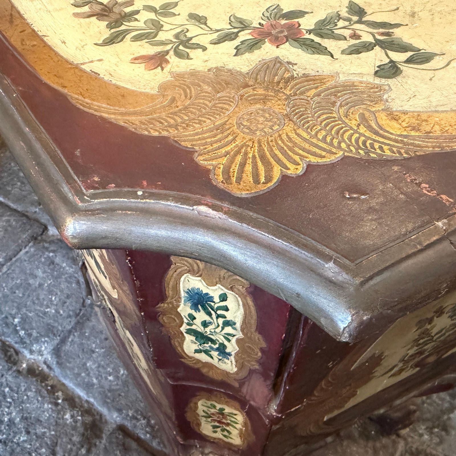 A Louis XV Lacquered Wood Venetian Commode In Original Condition photo 10804.0