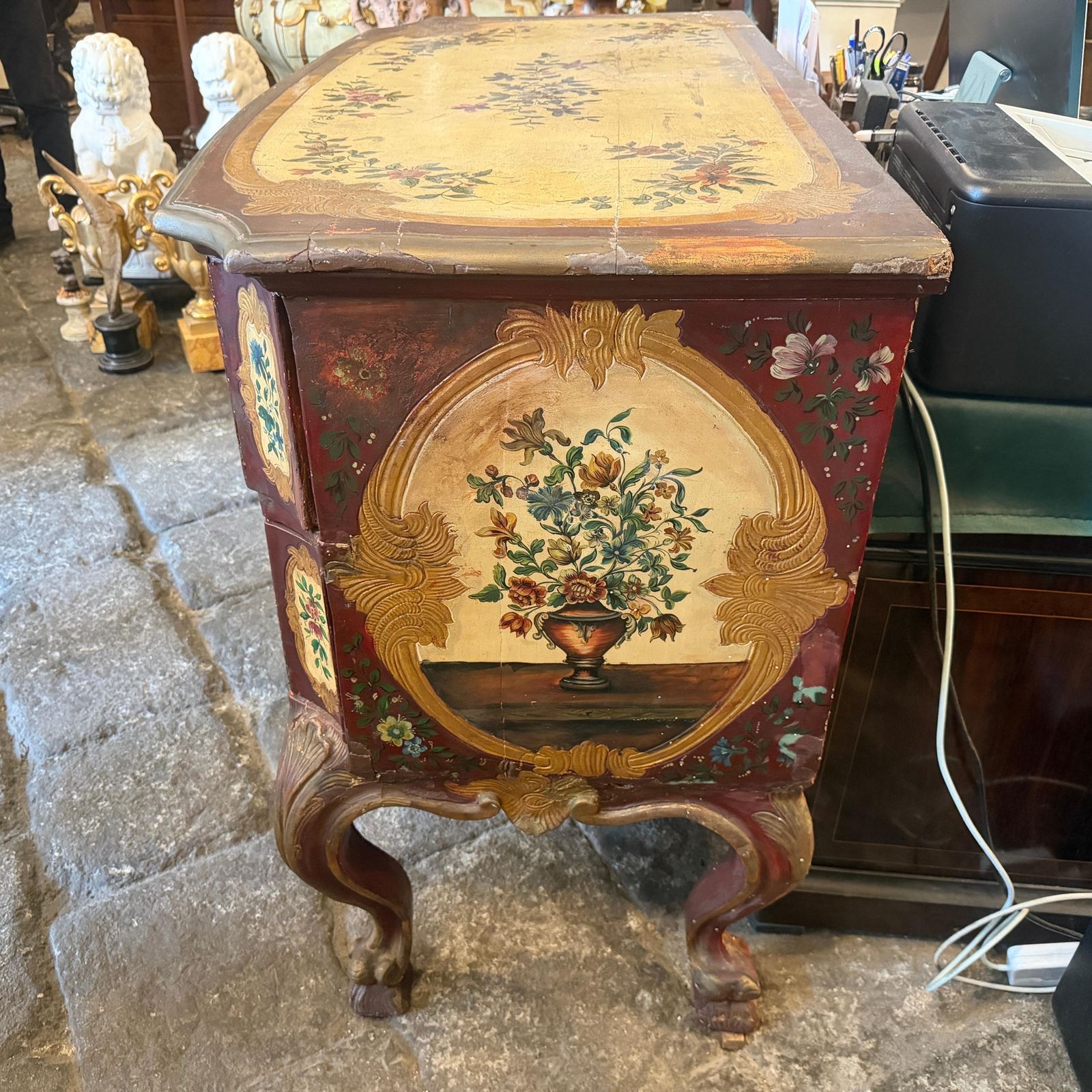 photo vinterior A Louis XV Lacquered Wood Venetian Commode In Original Condition