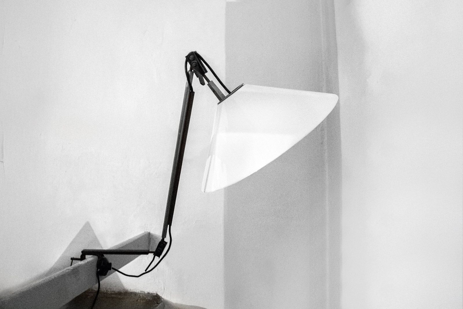 Aggregato tafellamp met klem, Enzo Mari voor Artemide, Italië, 1971 photo Verlichting