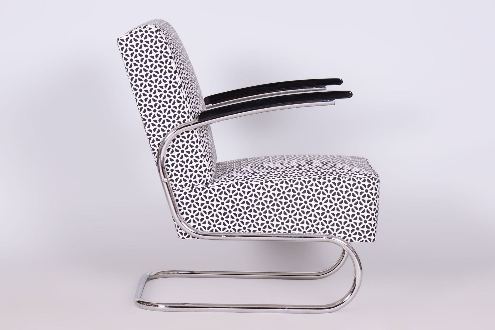 photo furniture Restored Bauhaus Armchair, By W. Gispen For Mücke Melder, Chrome, Czech, 1930s