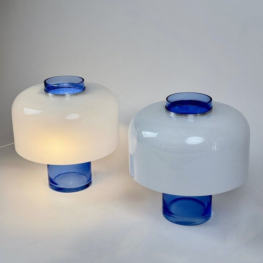 Paar blauwe en witte LT226 tafellampen van Carlo Nason voor AV Mazzega photo furniture