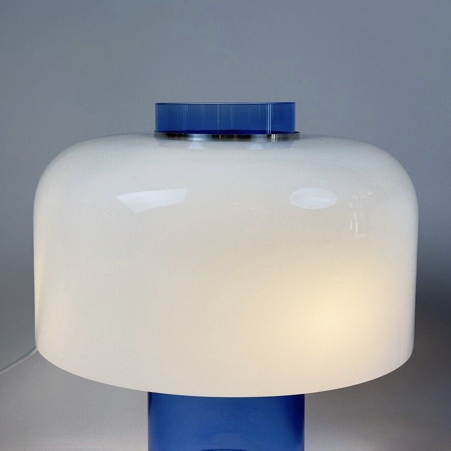 Paar blauwe en witte LT226 tafellampen van Carlo Nason voor AV Mazzega photo for sale
