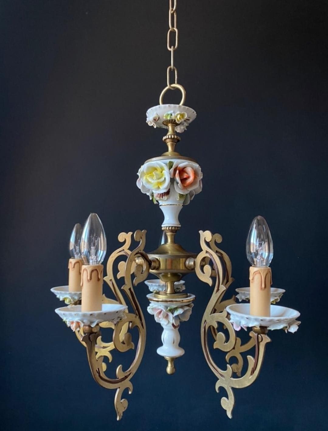 Lustre d'époque en céramique et laiton