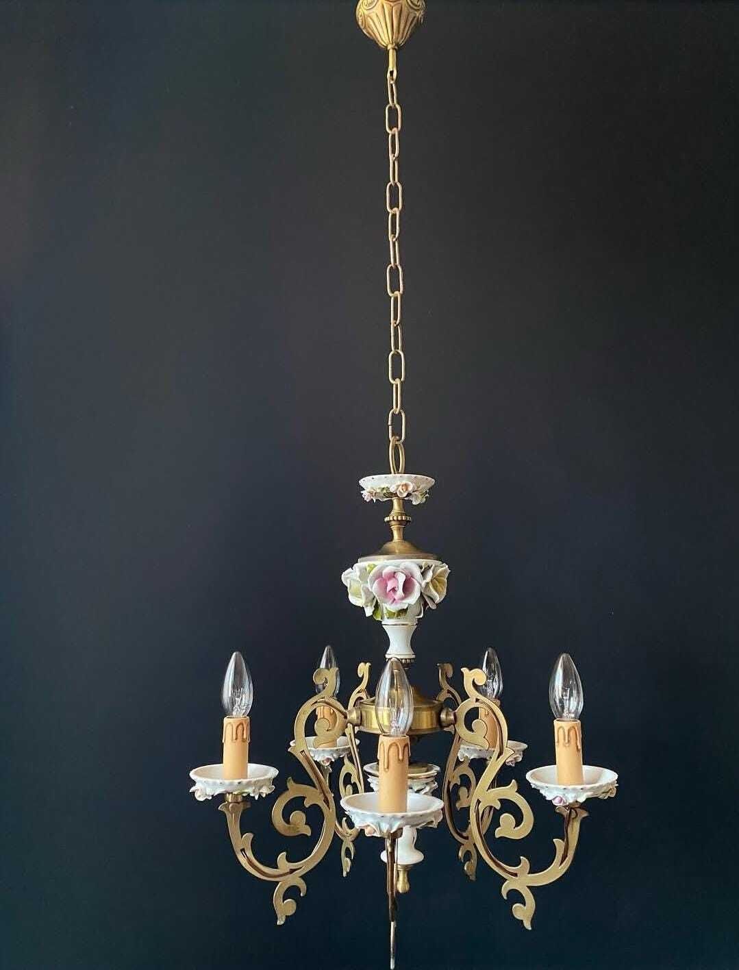 Lustre d'époque en céramique et laiton photo for sale