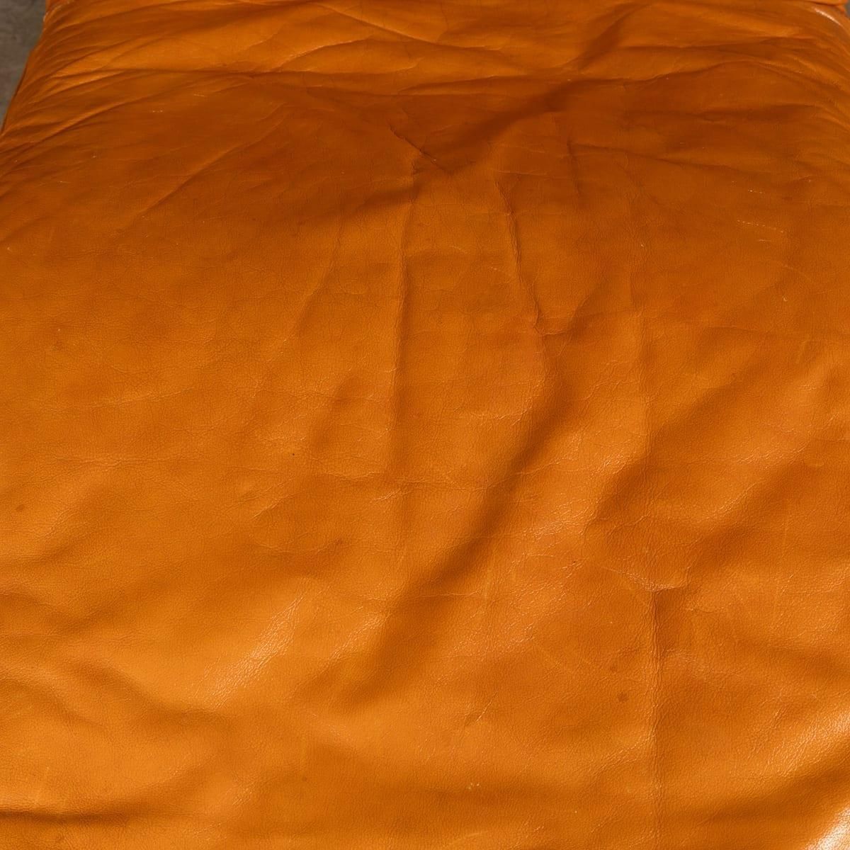 6111.0 20thc Italian Periplo Leather Chaise Longue By Tarcisio Colzani For Mobil Girgi photo