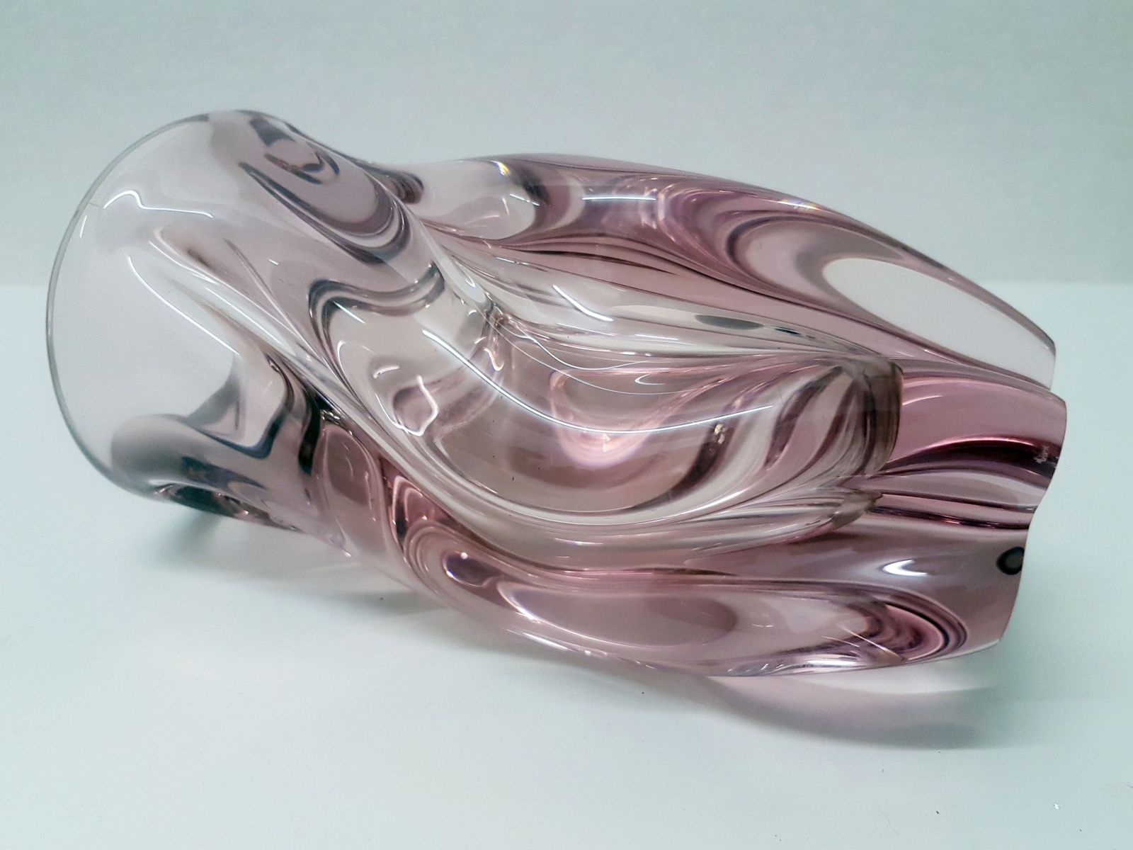 Vaas "Lilac" van ontwerper Joseph Hospodka photo vinterior