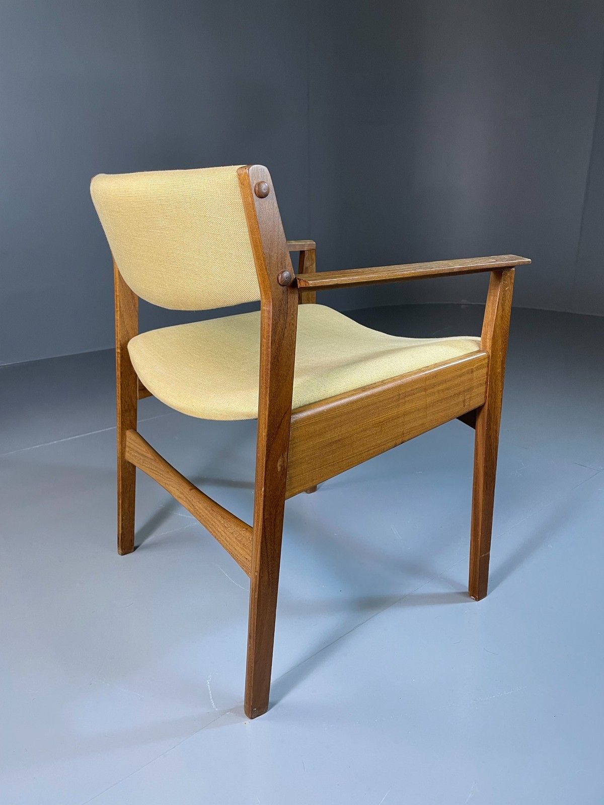 photo furniture Vintage Mid Century Desk Elbow Chair Danish Teak Retro 1960s Eb06348
