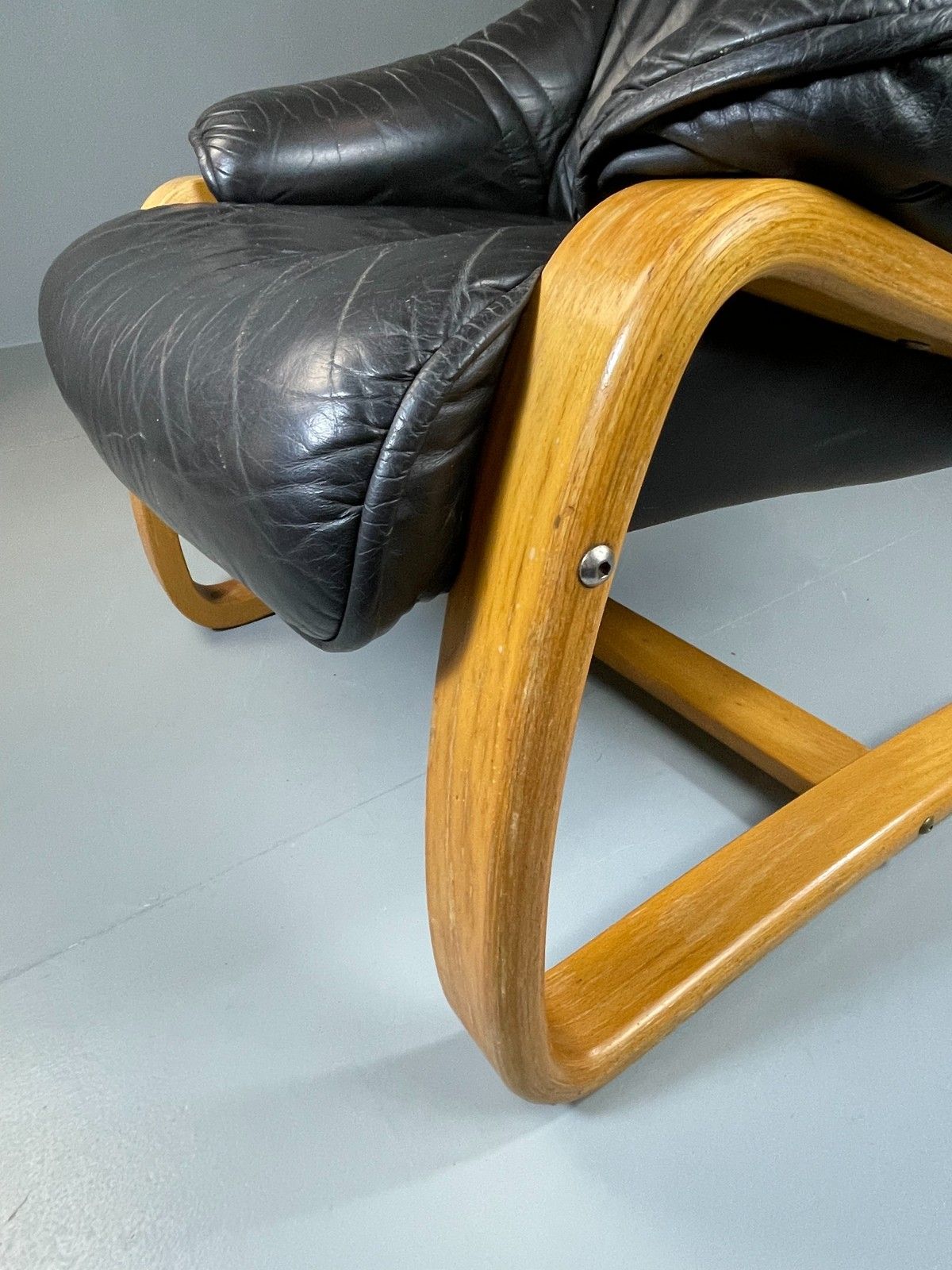 photo buy Vintage 70s Retro Lounge Chair Danish Black Leather Bentwood Mcm Eb06223