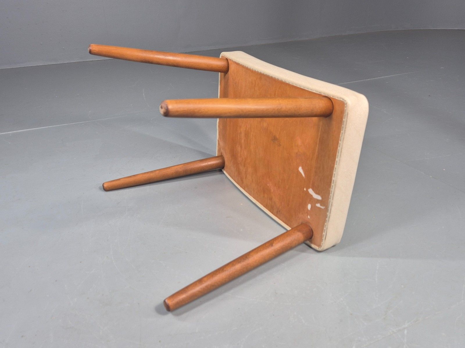 Furniture Vintage Mid Century Footstool Danish Cream Vinyl Beech Legs 1960s Retro 12052 photo