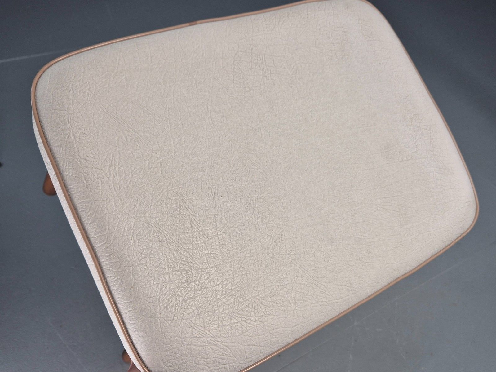 photo furniture Vintage Mid Century Footstool Danish Cream Vinyl Retro 1960s Eb12054