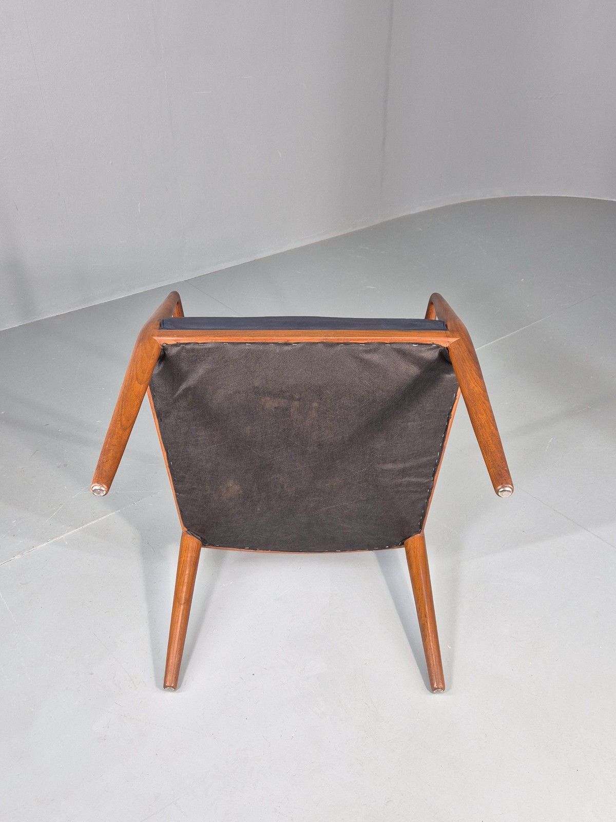 photo vintage Vintage Mid Century Teak Armchair Blue Leather 1960s Retro Eb11894