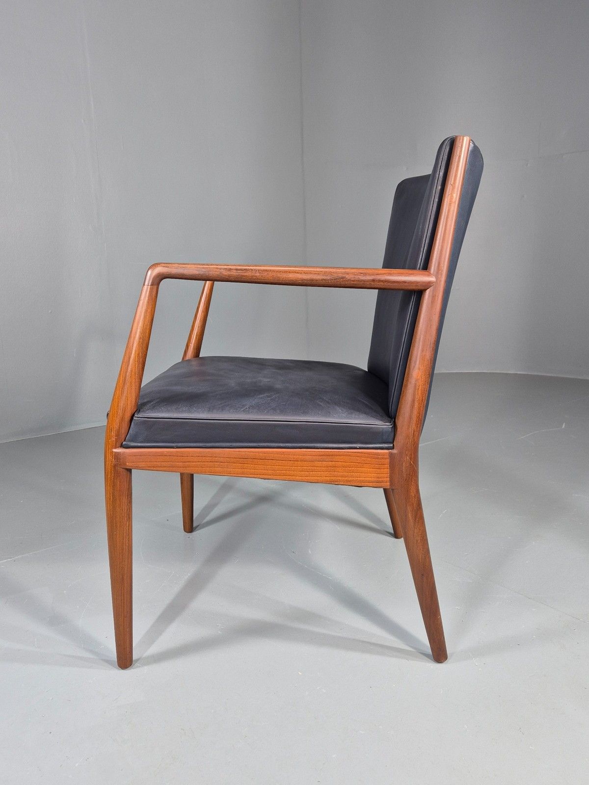 photo vinterior Vintage Mid Century Teak Armchair Blue Leather 1960s Retro Eb11899