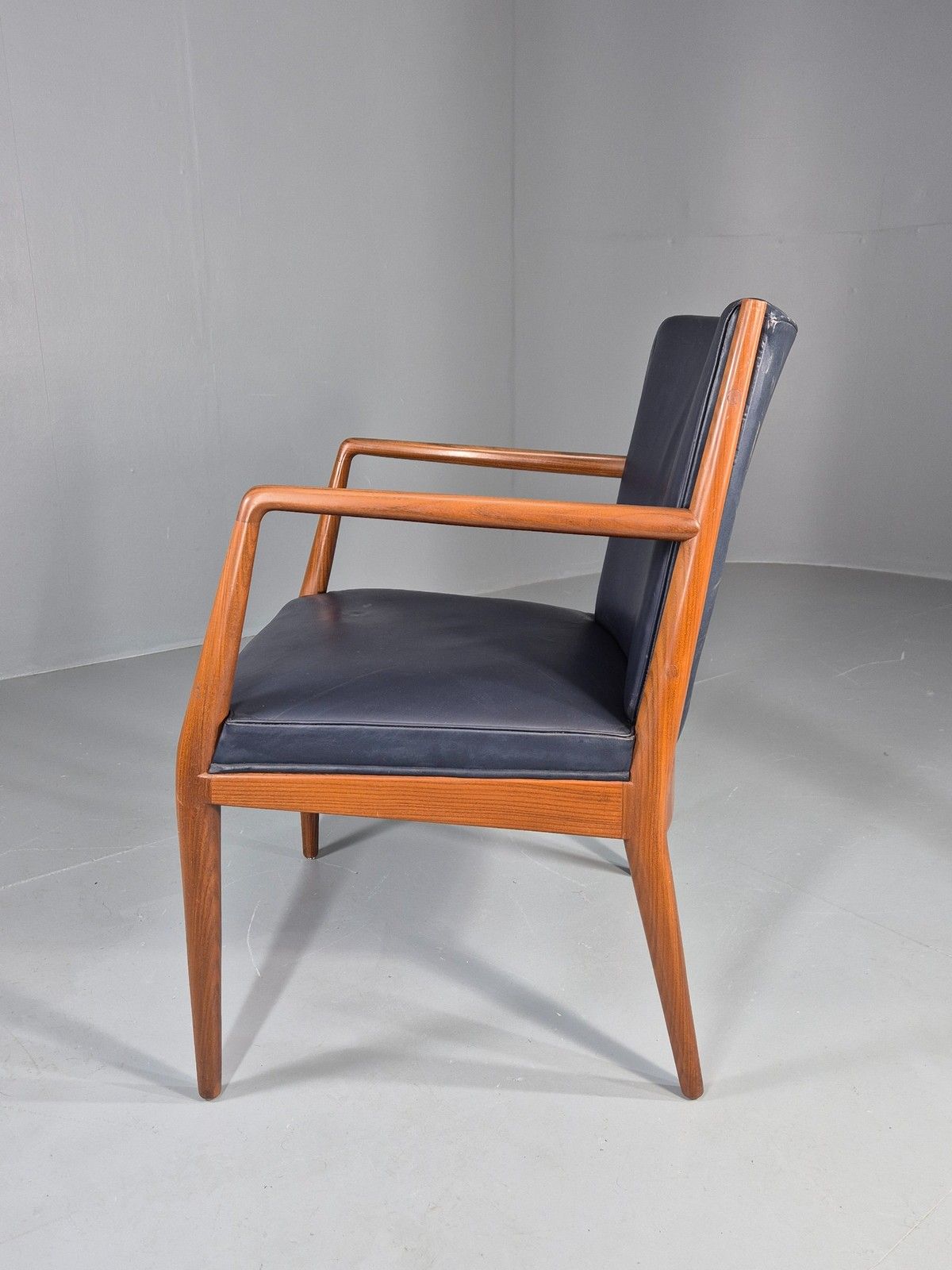 photo vintage Vintage Mid Century Teak Armchair Blue Leather 1960s Retro  Eb11900