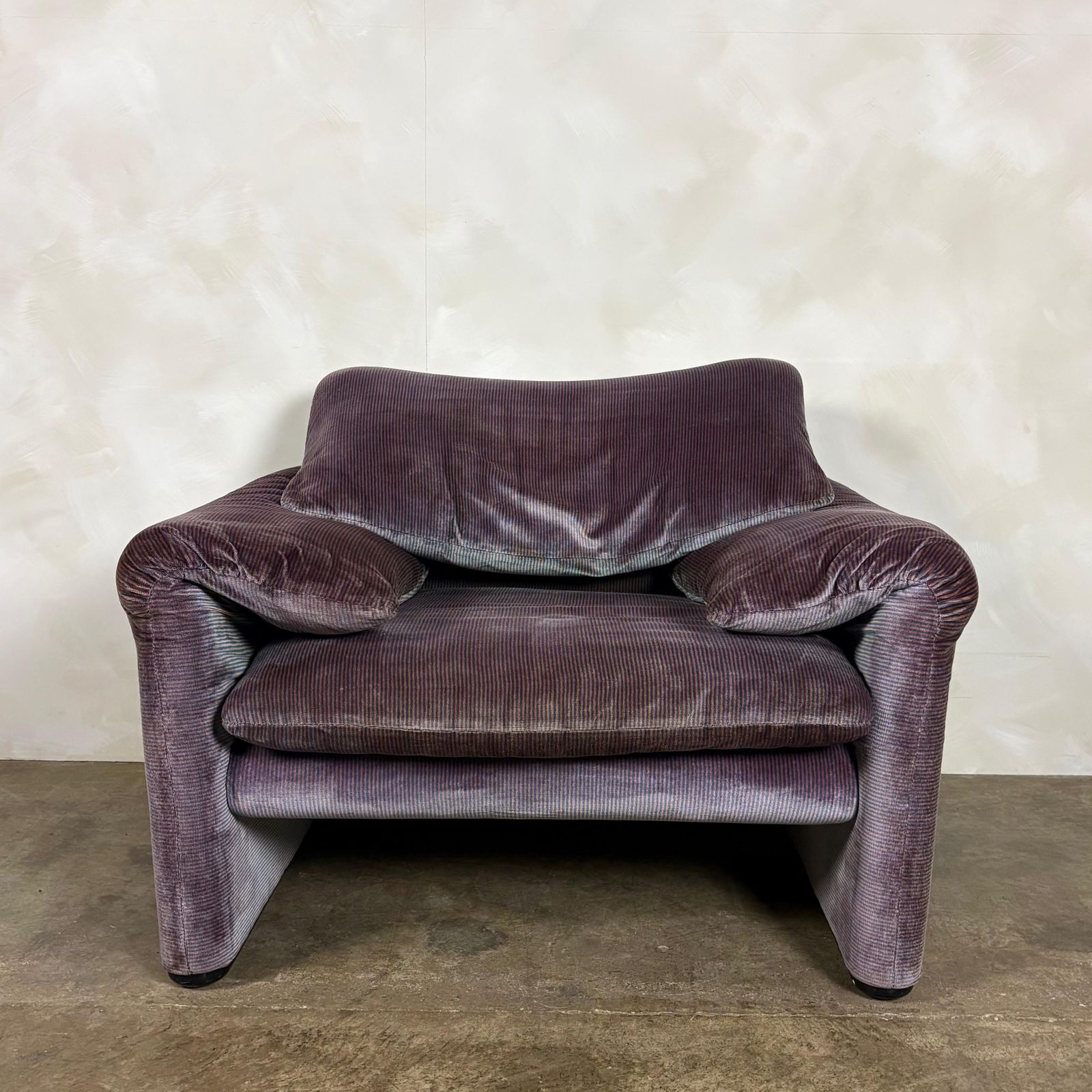 Maralunga Purple Blue Armchair By Vico Magistretti For Cassina 1979 Mid Century Retro Mcm photo vintage
