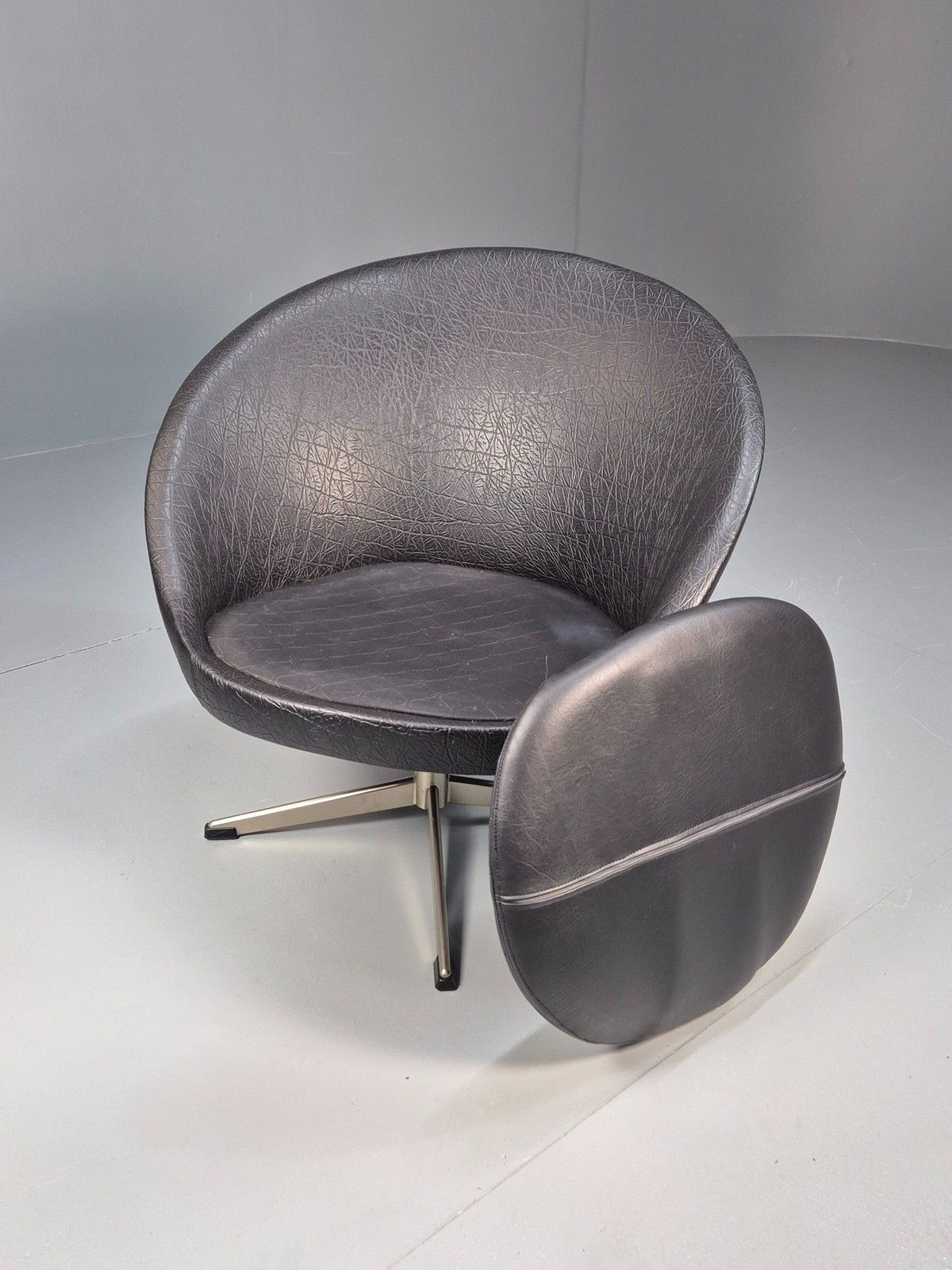 Vintage Mid Century Swivel Lounge Chair Black Vinyl 1970s Retro Eb8790 photo Furniture